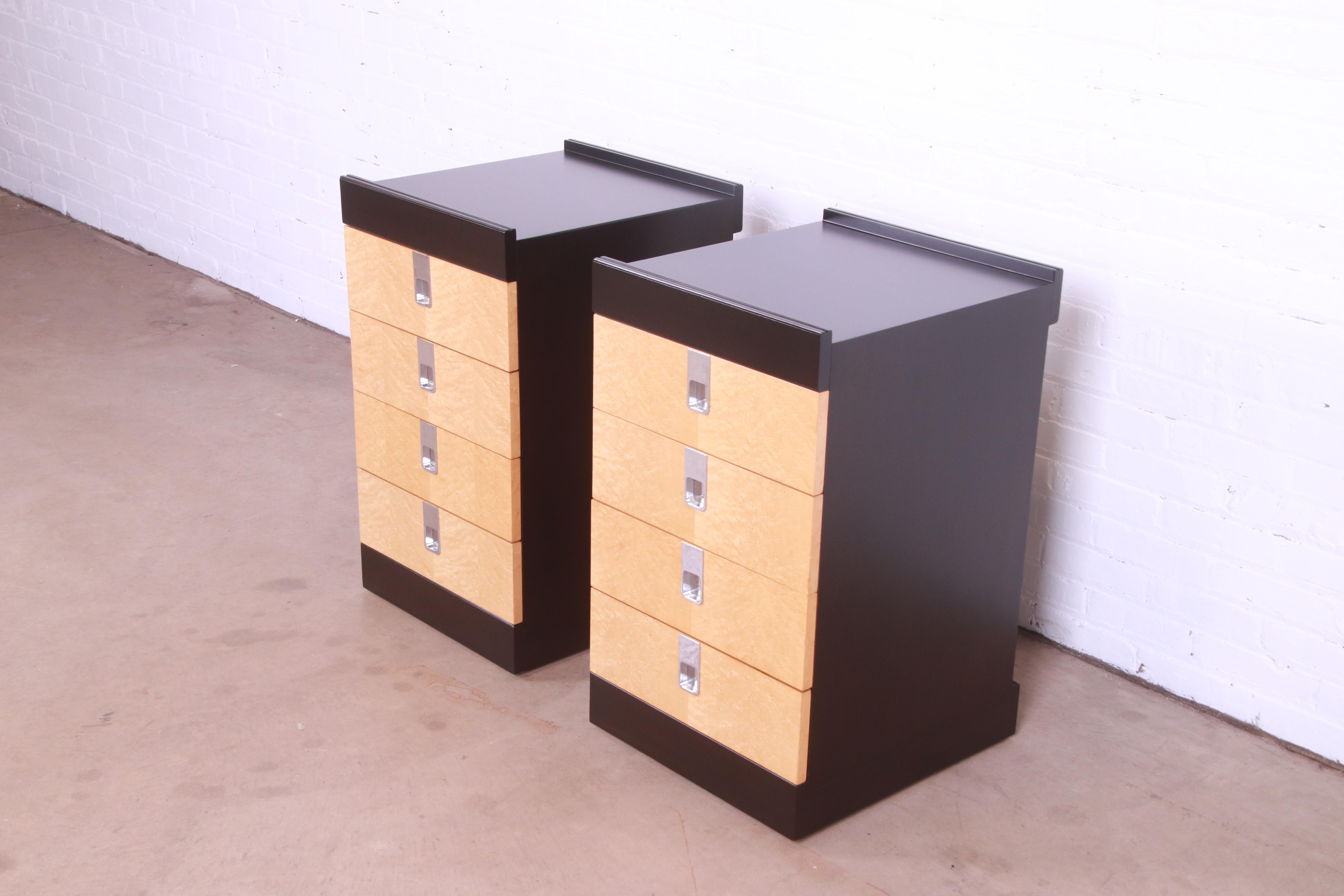 Baker Furniture Mid-Century Modern Birdseye Maple and Ebonized Bedside Chests In Good Condition For Sale In South Bend, IN