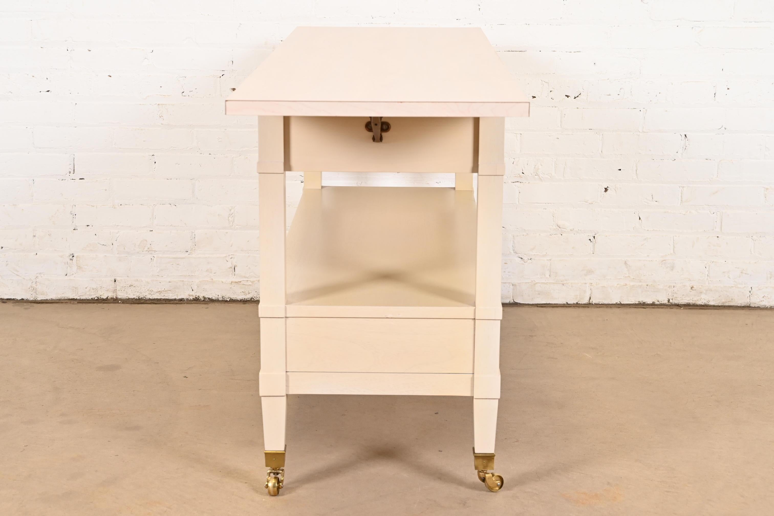 Baker Furniture - Server o carrello da bar laccato crema, stile metà del secolo scorso in vendita 4