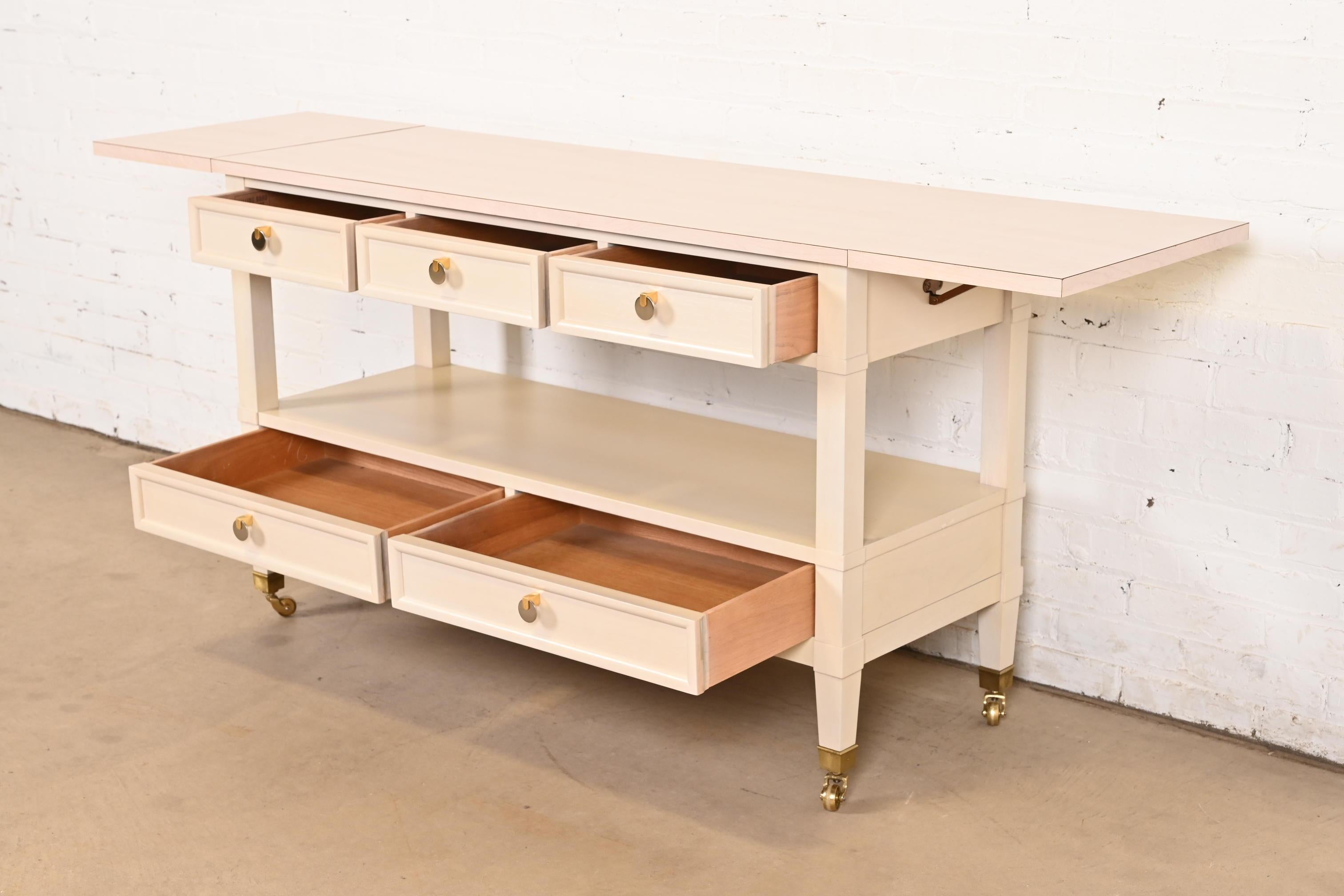 Ottone Baker Furniture - Server o carrello da bar laccato crema, stile metà del secolo scorso in vendita