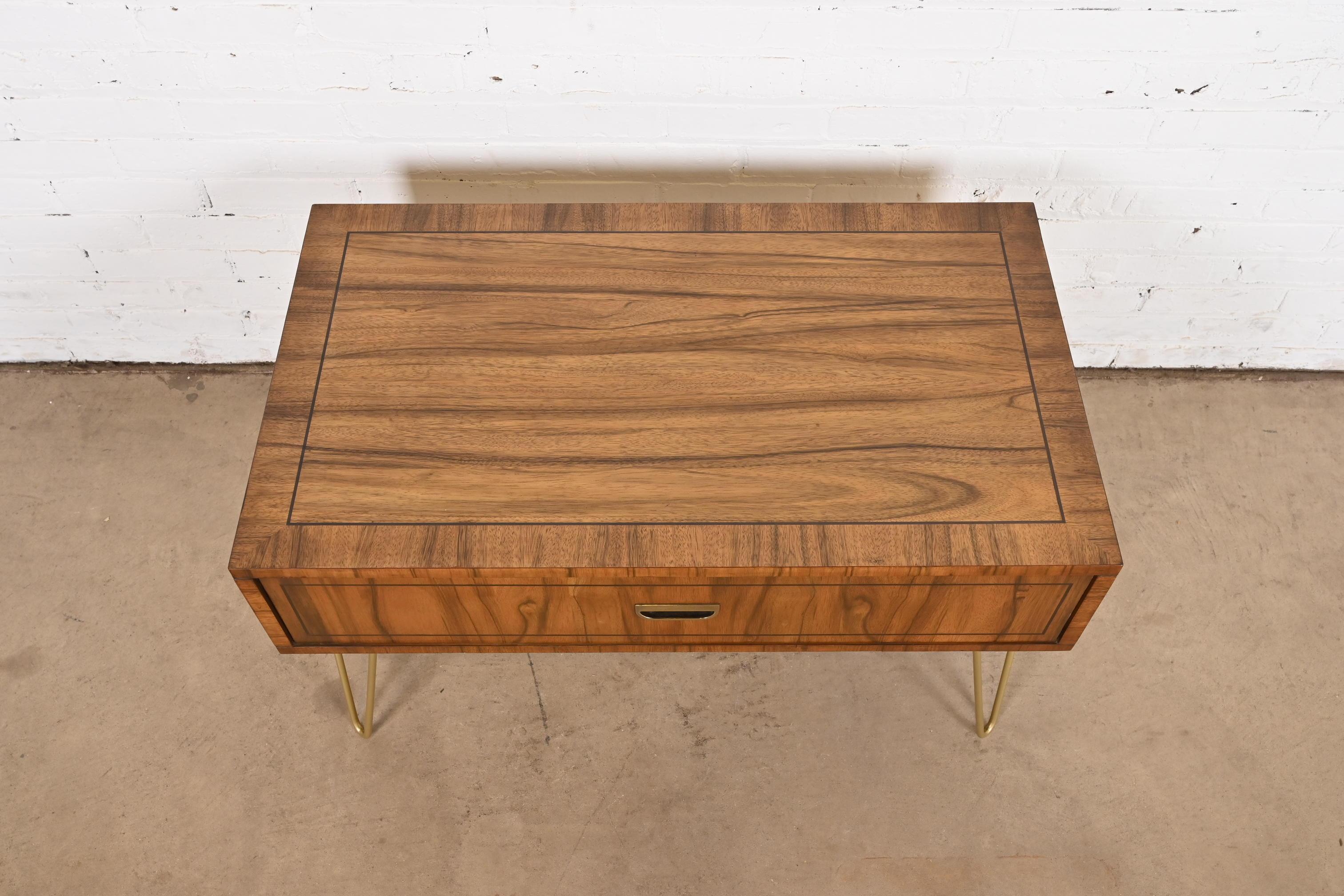 Baker Furniture Table basse en palissandre, moderne au milieu du siècle, sur pieds en épingle à cheveux en vente 4