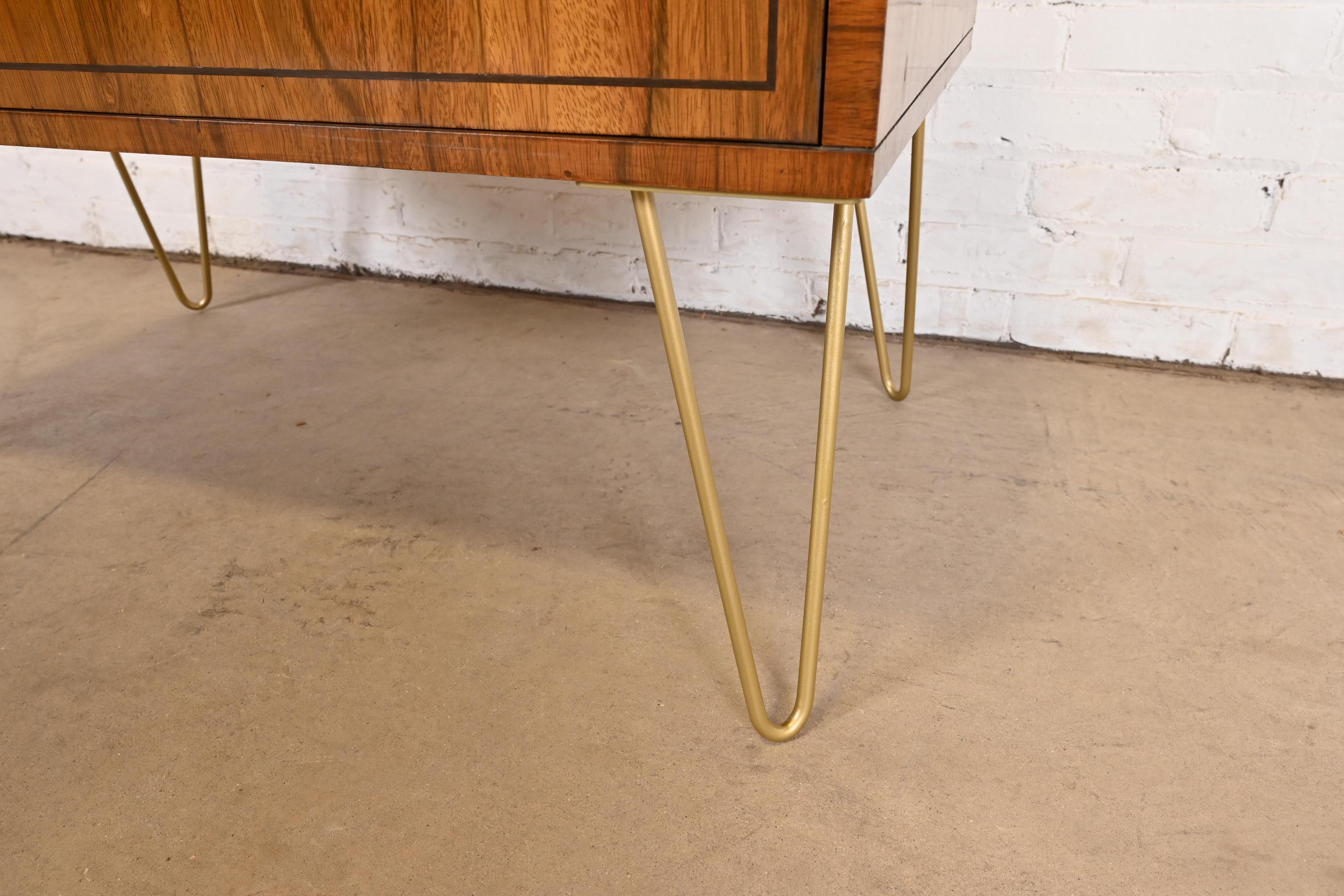Baker Furniture Table basse en palissandre, moderne au milieu du siècle, sur pieds en épingle à cheveux en vente 6