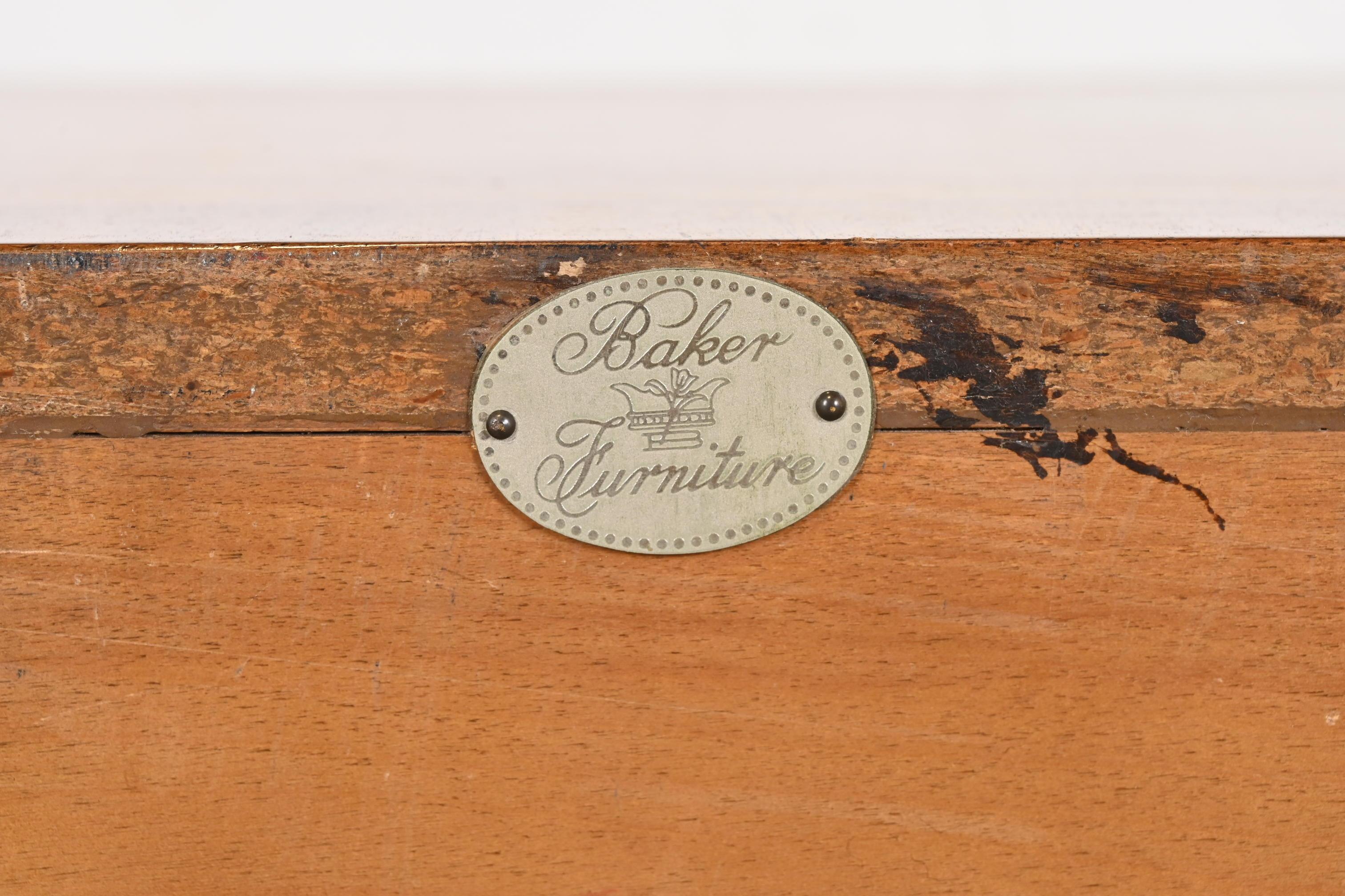 Baker Furniture Table basse en palissandre, moderne au milieu du siècle, sur pieds en épingle à cheveux en vente 9