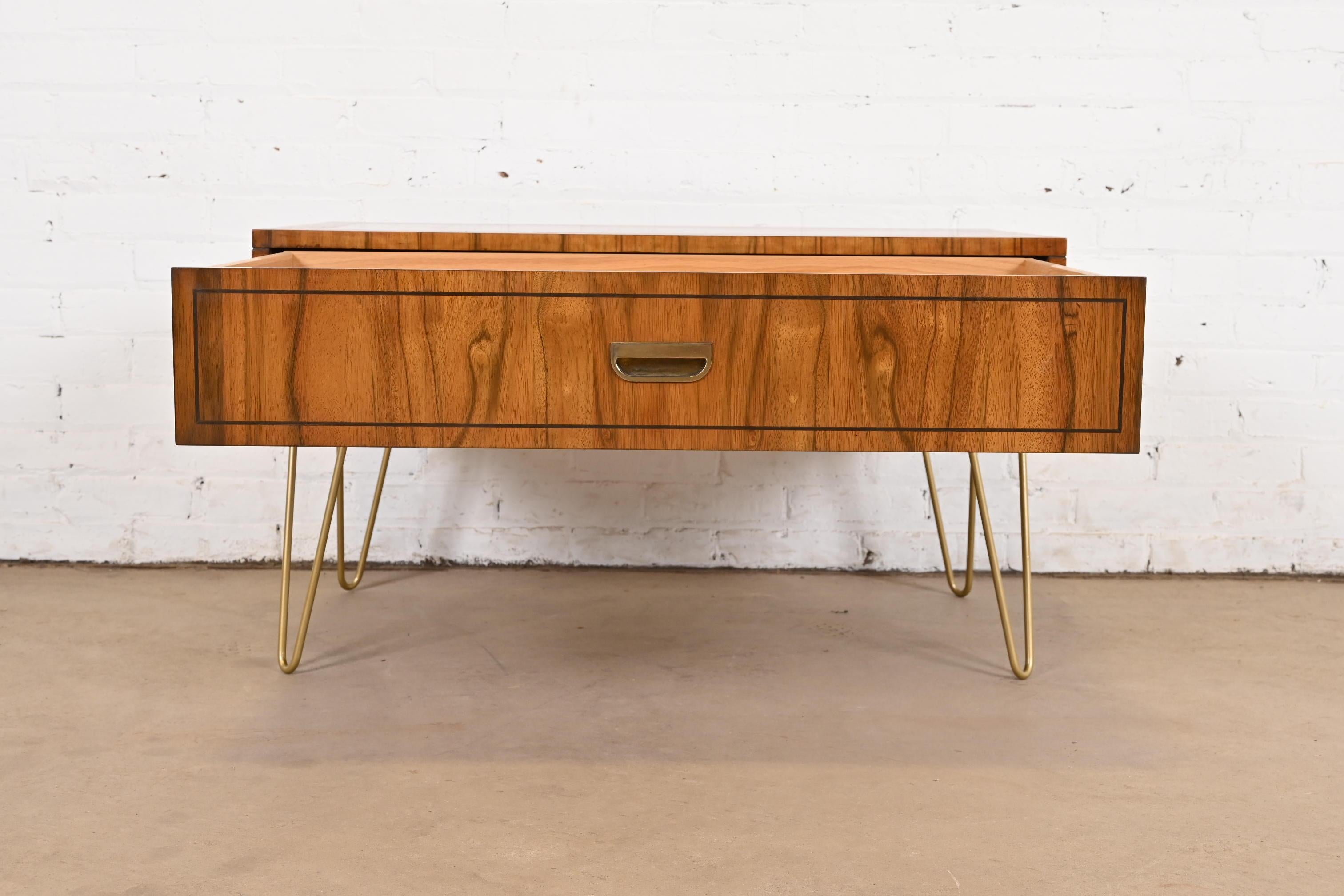 Baker Furniture Table basse en palissandre, moderne au milieu du siècle, sur pieds en épingle à cheveux en vente 1