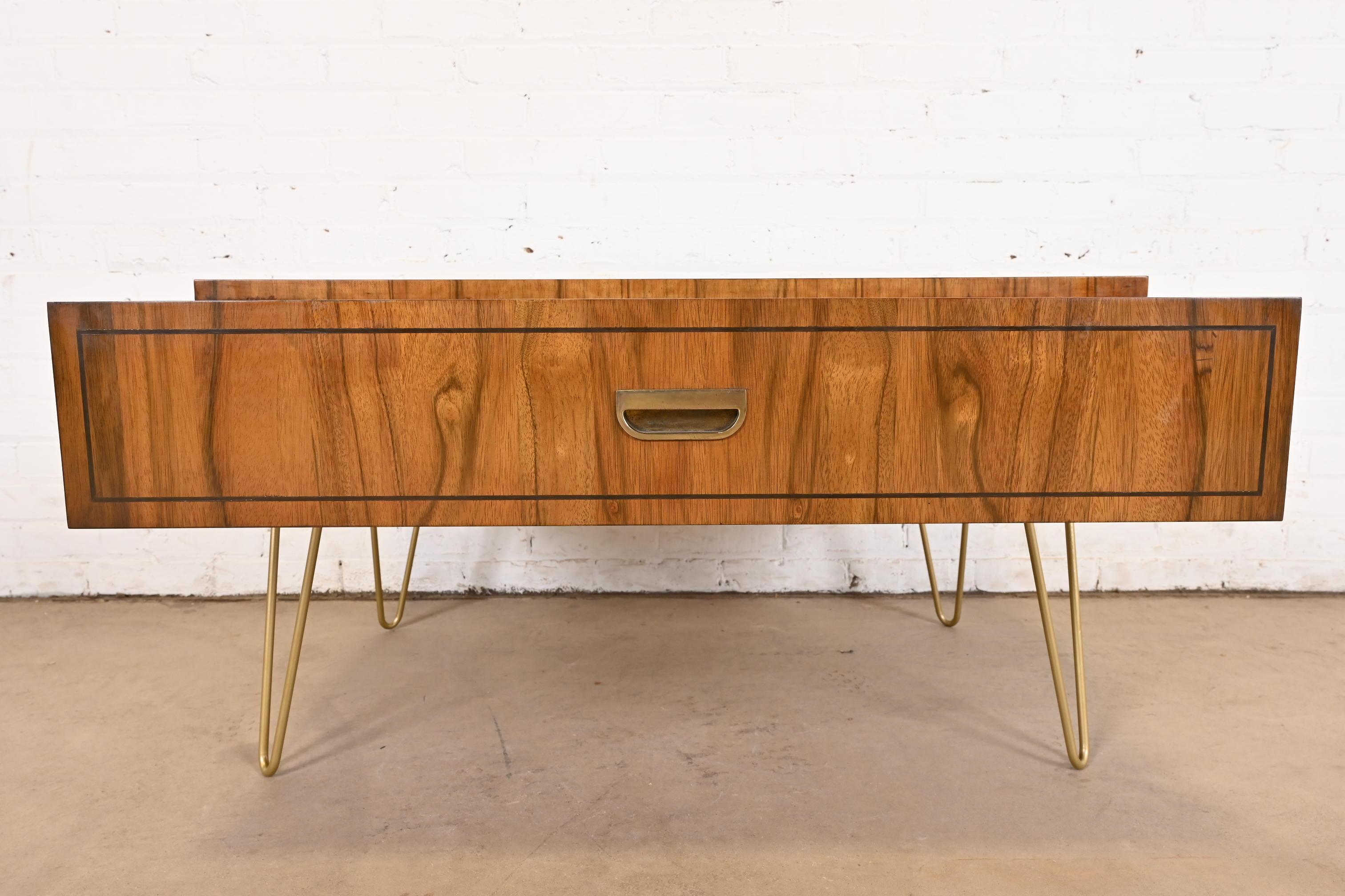 Baker Furniture Table basse en palissandre, moderne au milieu du siècle, sur pieds en épingle à cheveux en vente 2