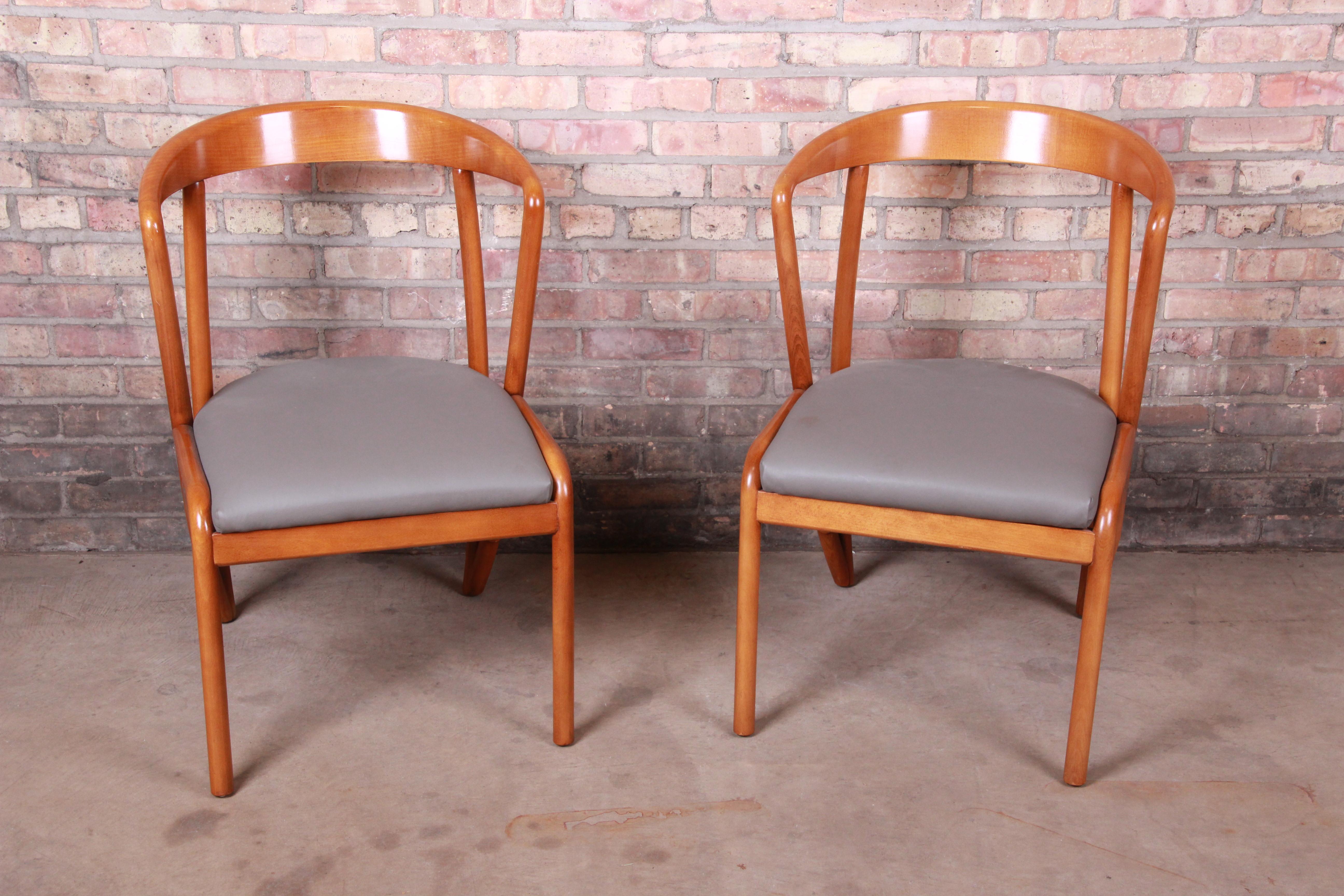 Baker Furniture Mid-Century Modern Sculpted Solid Maple Armchairs, Pair In Good Condition For Sale In South Bend, IN