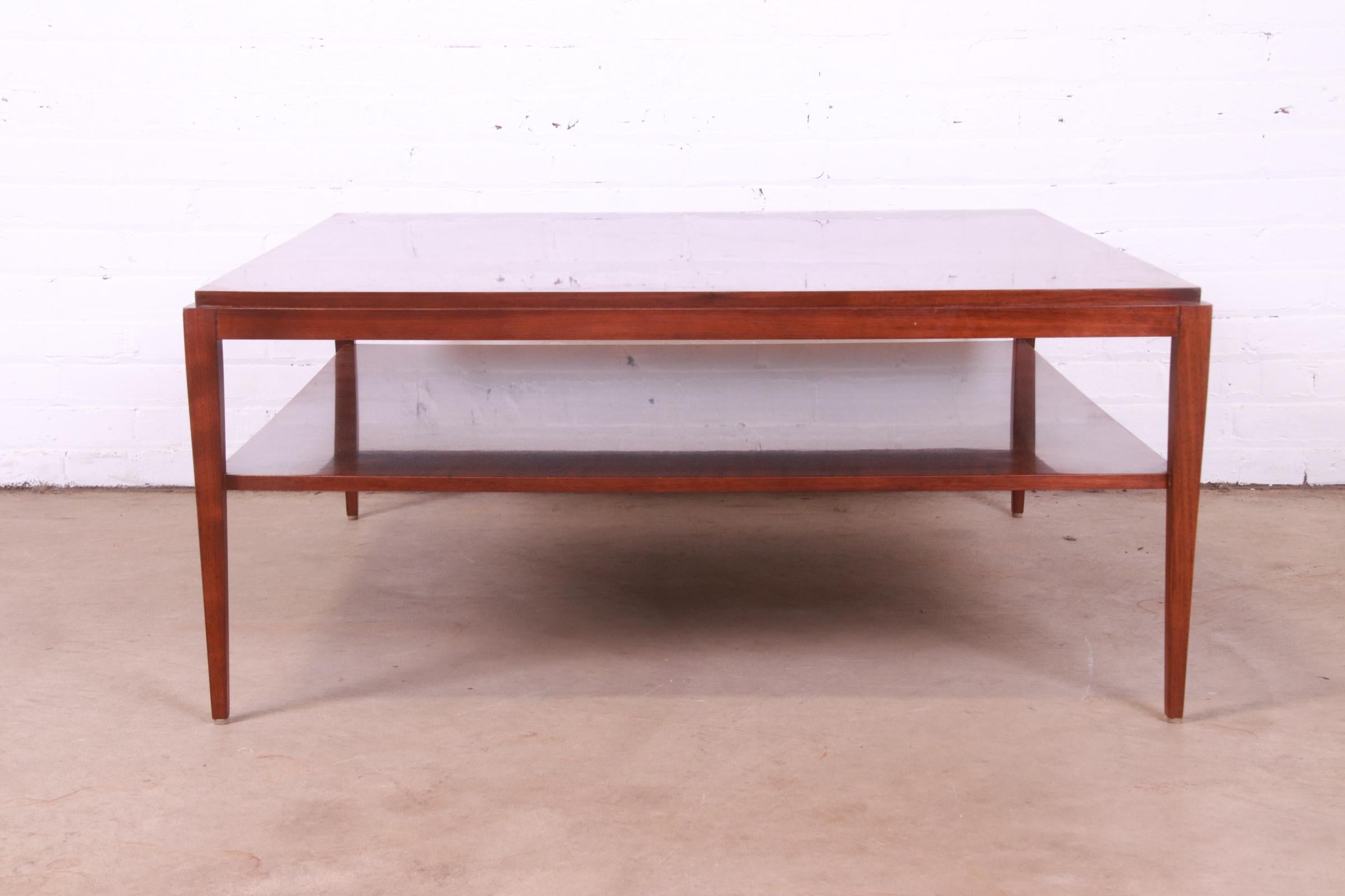 Table basse à deux niveaux en noyer de style moderne mi-siècle, Baker Furniture en vente 4