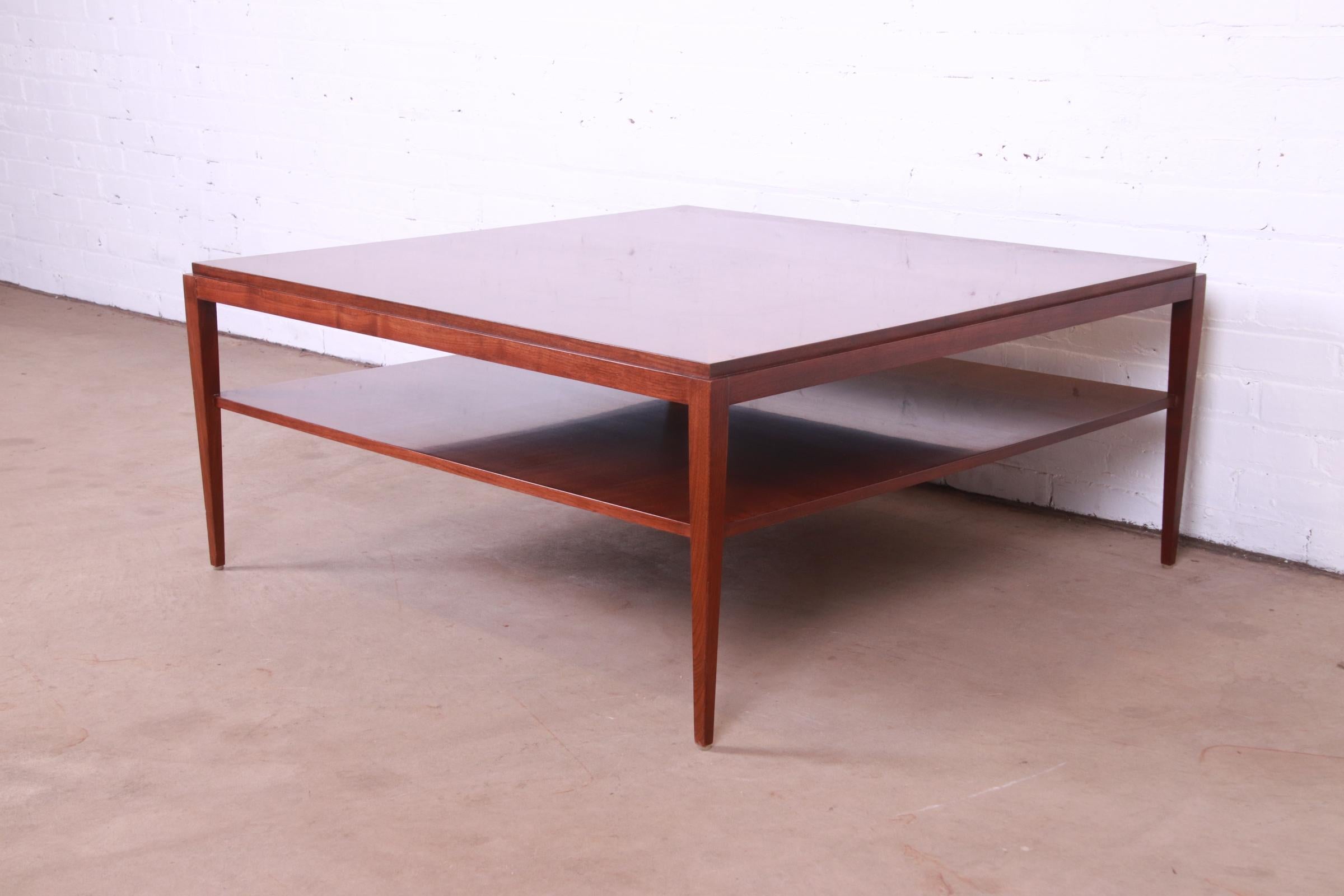 A sleek and stylish Mid-Century Modern style walnut coffee or cocktail table

By Baker Furniture

USA, Early 21st century

Measures: 40