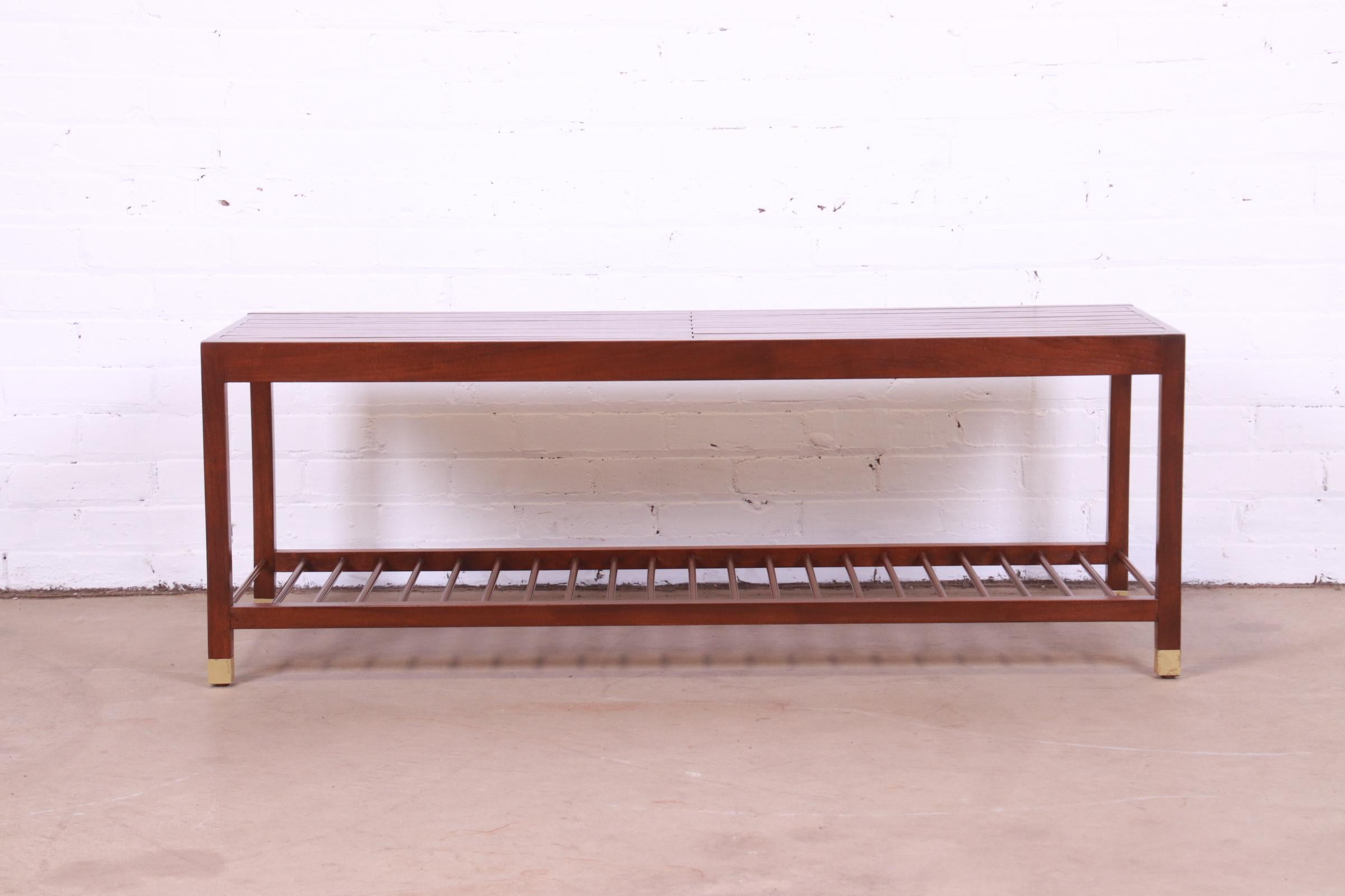 Baker Furniture Mesa de centro extensible de listones de teca moderna de mediados de siglo, reacabada Moderno de mediados de siglo en venta