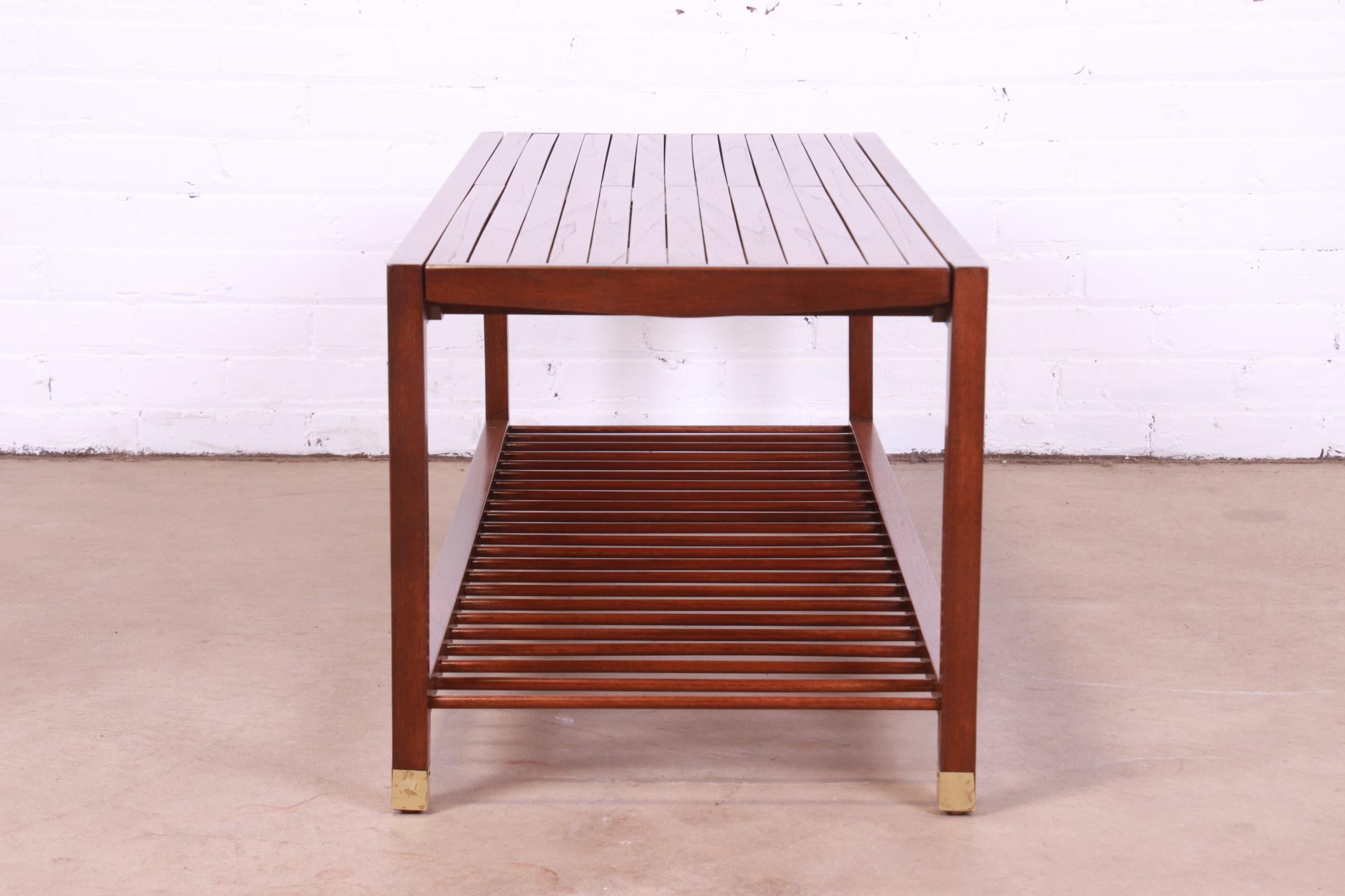 Baker Furniture Mesa de centro extensible de listones de teca moderna de mediados de siglo, reacabada en venta 2