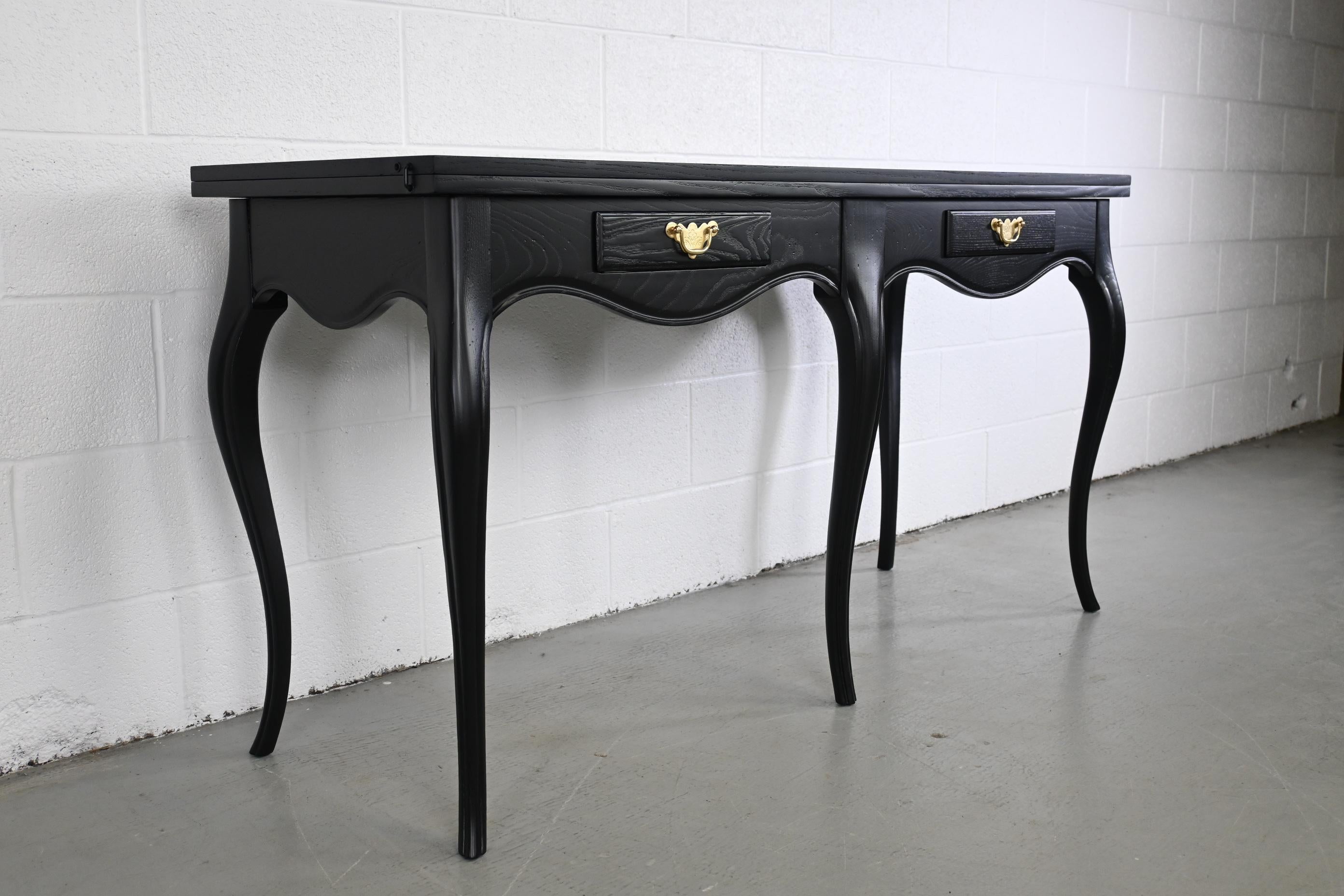 Baker Furniture Milling Road French Provincial style flip top console or sofa table.

Baker Furniture, USA, 1990s

Measures: 50 wide x 20 deep x 30.5 high. Table measures 40 Deep when flipped open.

French provincial style black lacquered oak