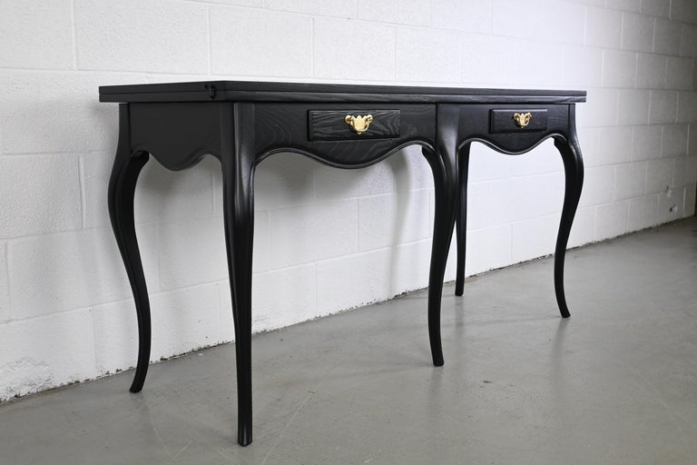 Baker Furniture Milling Road French Provincial style flip top console or sofa table.

Baker Furniture, USA, 1990s

Measures: 50 wide x 20 deep x 30.5 high. Table measures 40 Deep when flipped open.

French provincial style black lacquered oak