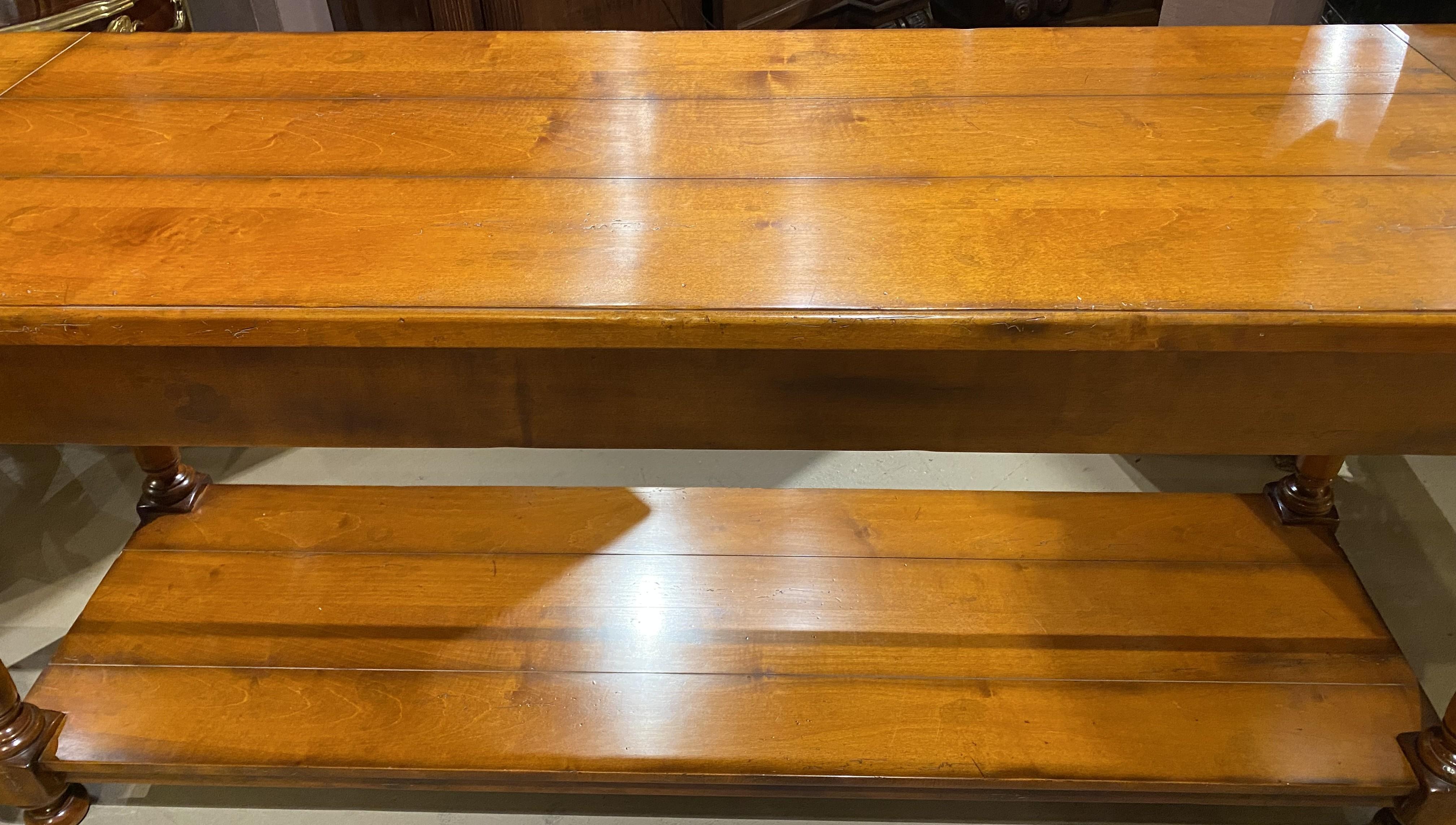 Stile provenzale Console a un cassetto in stile francese di Baker Furniture Milling Road in vendita