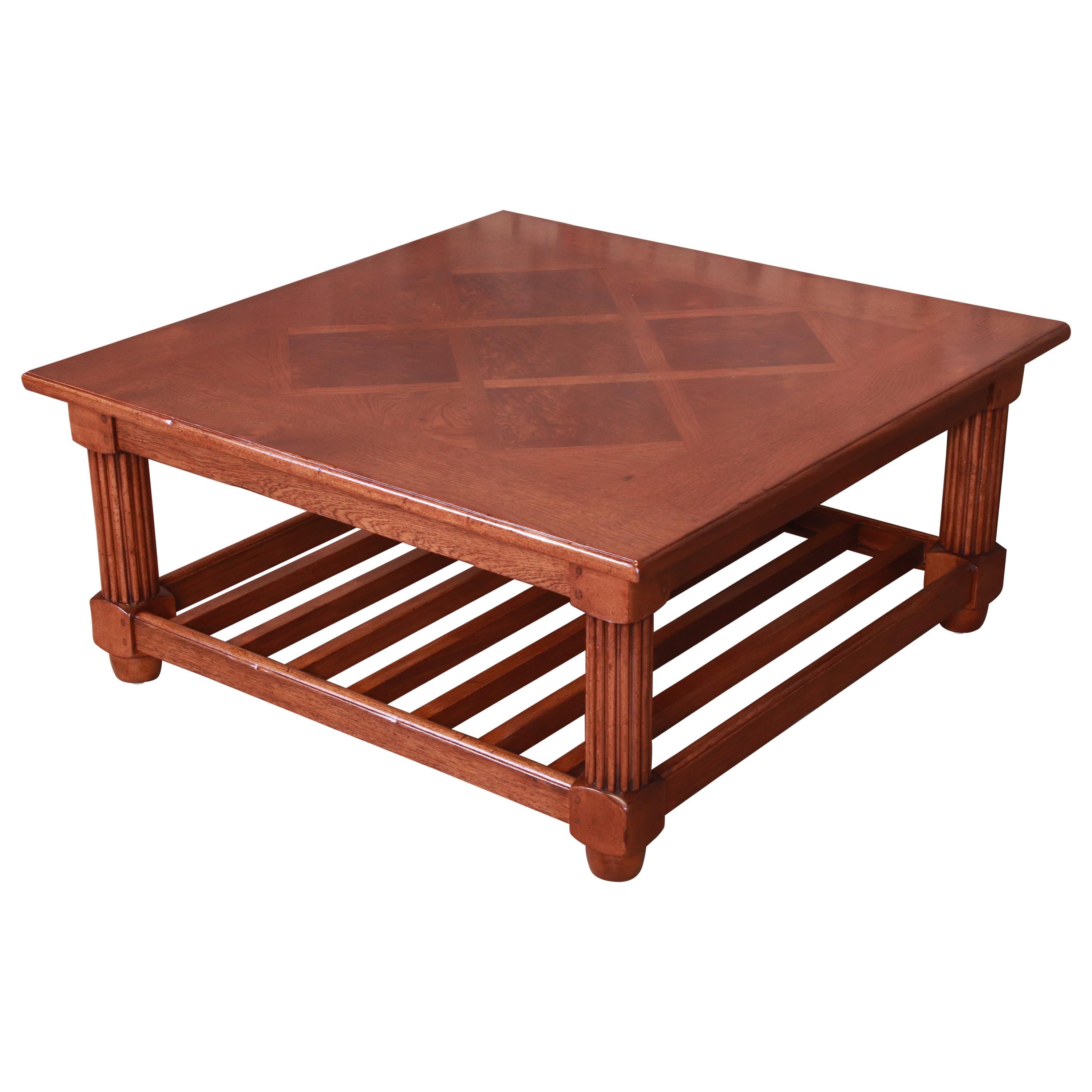 Table basse provinciale italienne Milling Road de Baker Furniture, nouvellement revernie