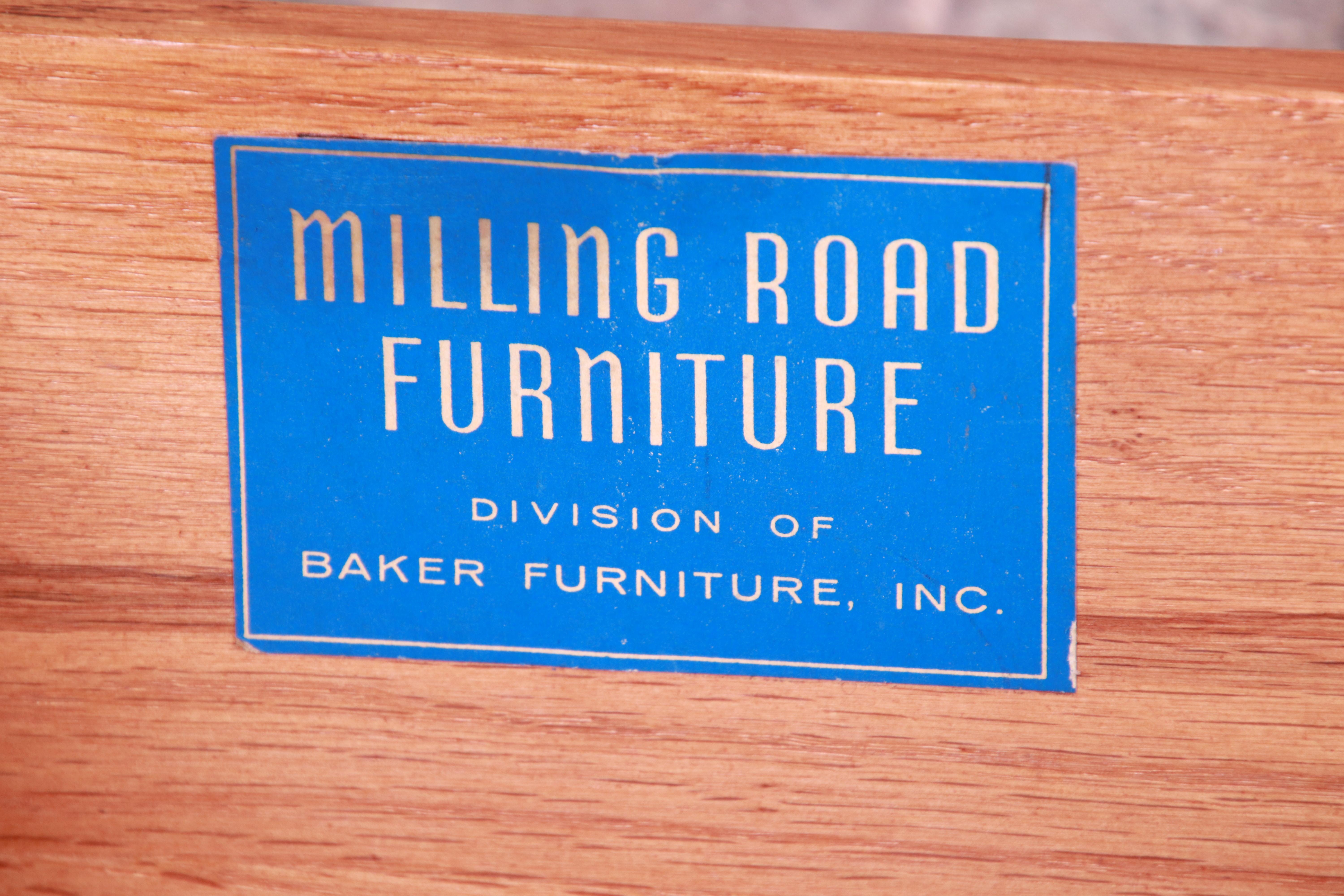 Baker Furniture Milling Road Kommode aus Kirschbaumholz und geflochtenem Rattan, Mitte des Jahrhunderts im Angebot 6