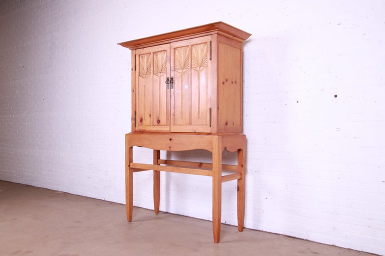 Baker Furniture Milling Road Shaker Style Carved Pine Linen Press or Bar Cabinet In Good Condition For Sale In South Bend, IN