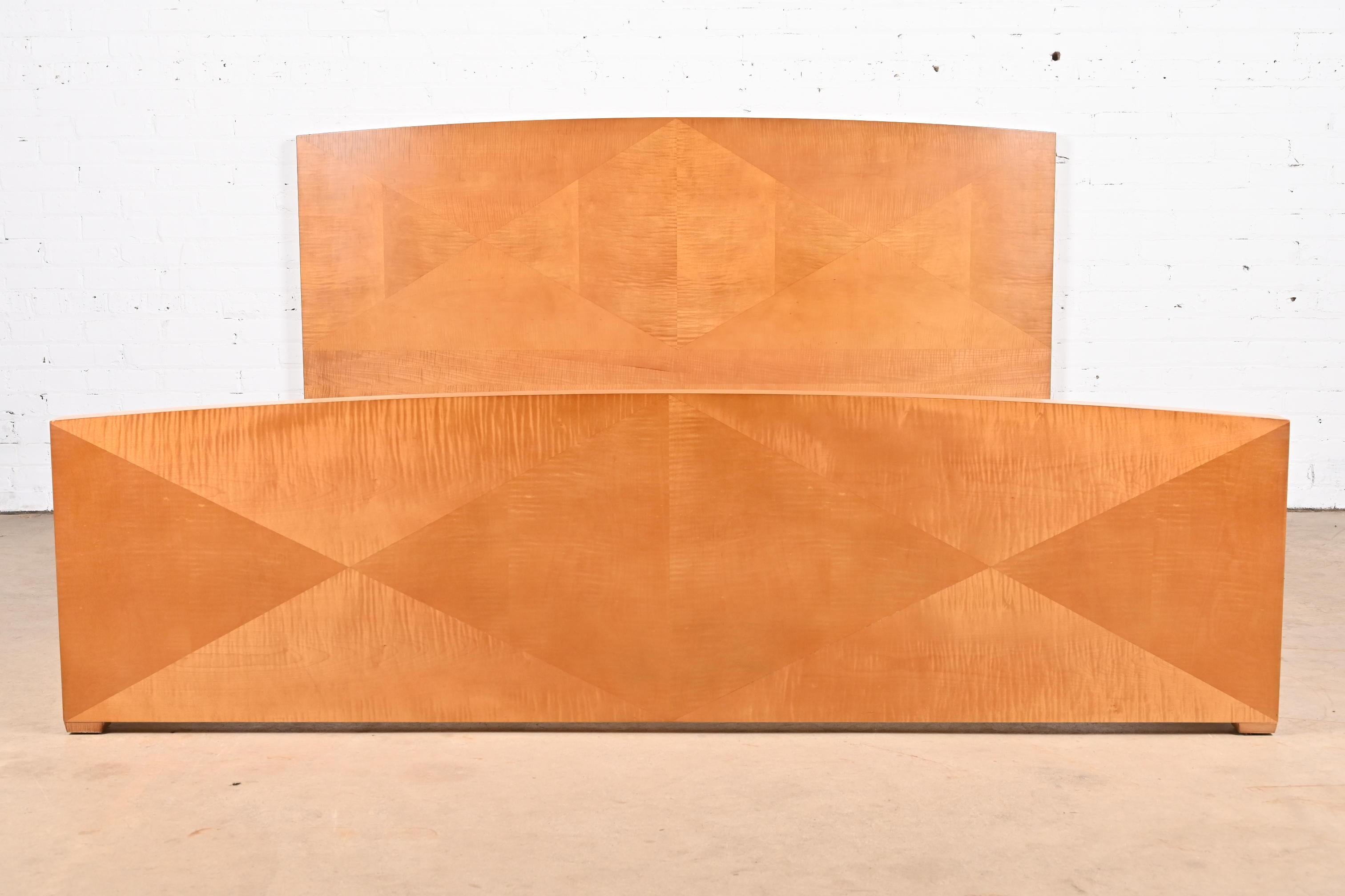 Art Déco Letto matrimoniale Baker Furniture Modern Art Deco Primavera Wood in vendita