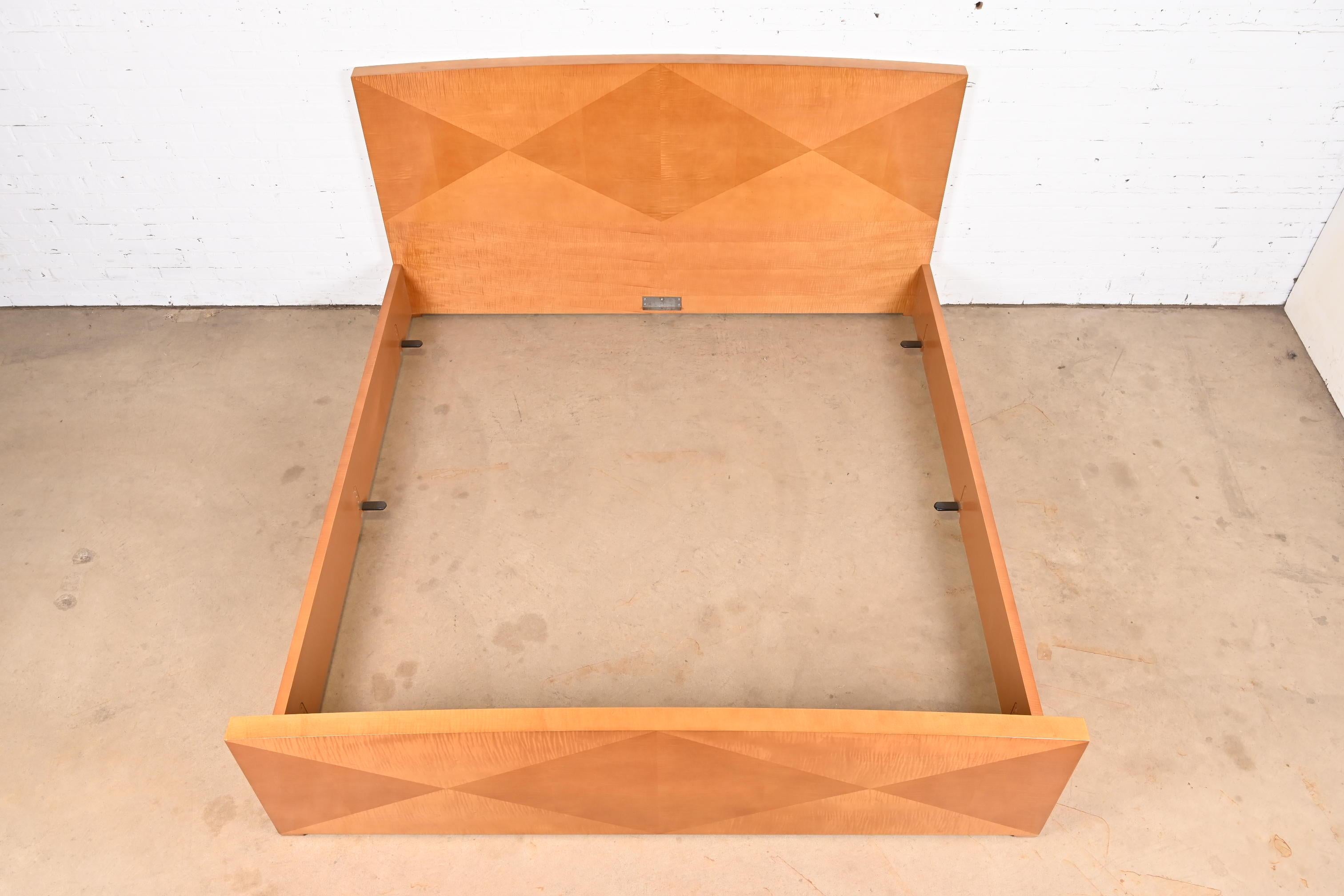 Americano Letto matrimoniale Baker Furniture Modern Art Deco Primavera Wood in vendita
