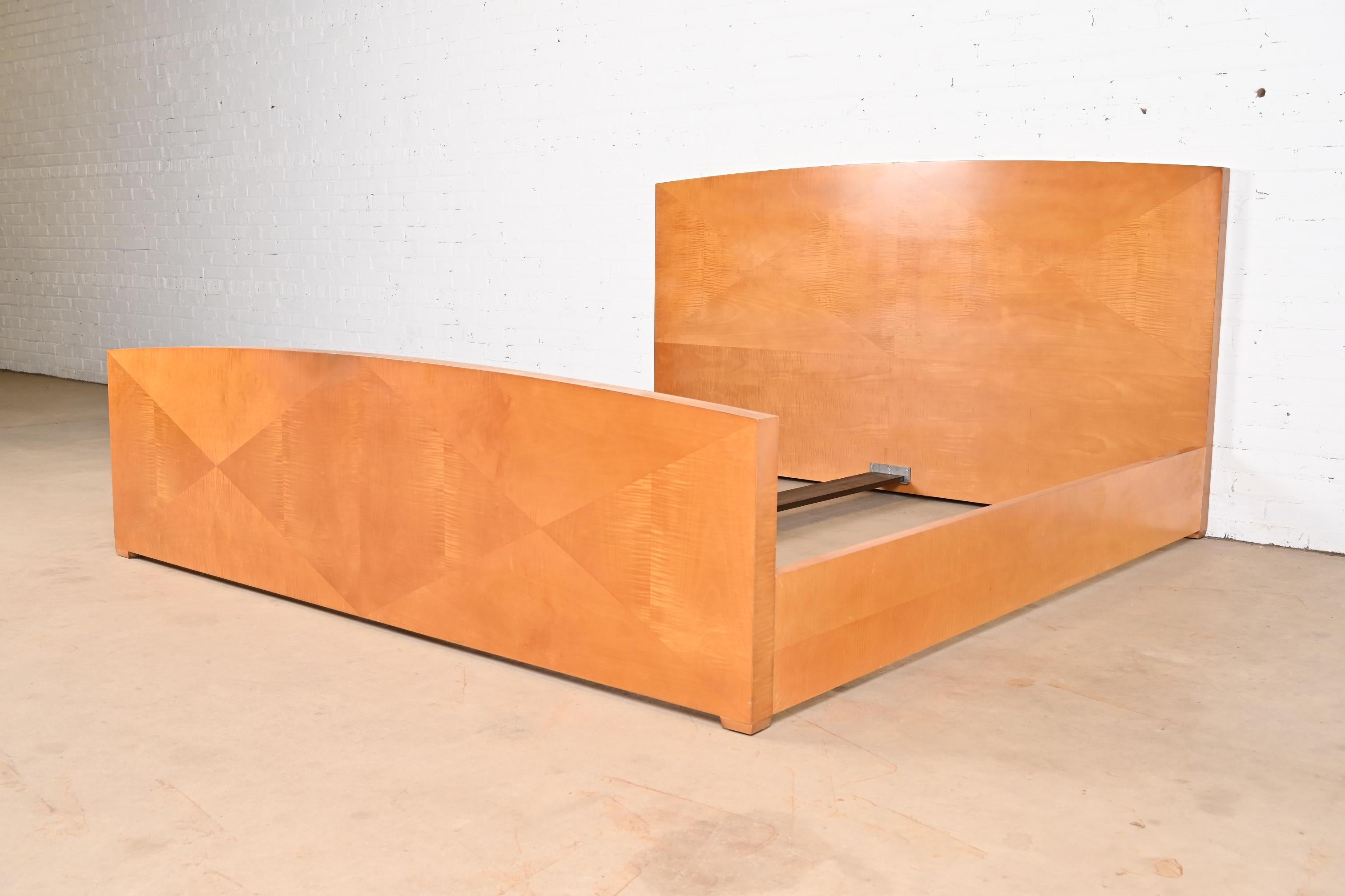 Baker Furniture Modernity Art Deco Primavera Wood King Size Bed Bon état - En vente à South Bend, IN