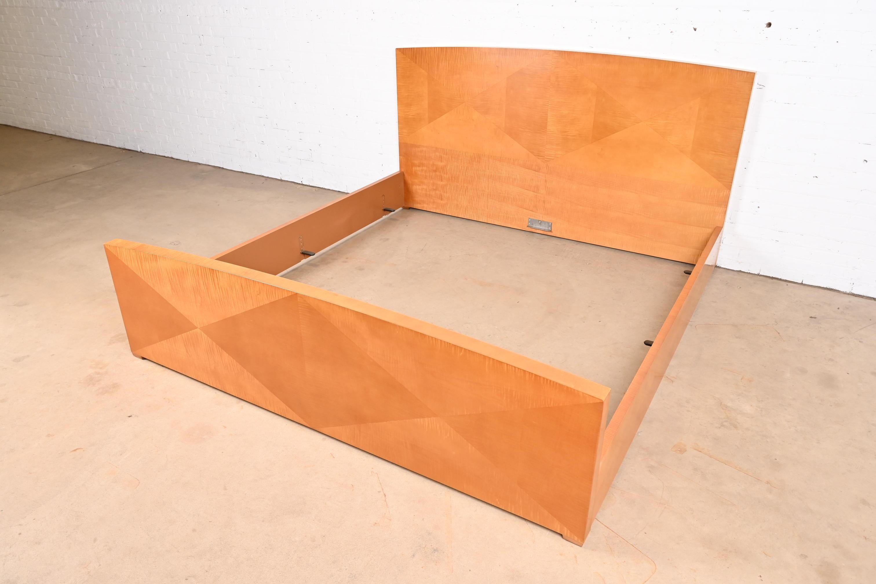Letto matrimoniale Baker Furniture Modern Art Deco Primavera Wood In condizioni buone in vendita a South Bend, IN