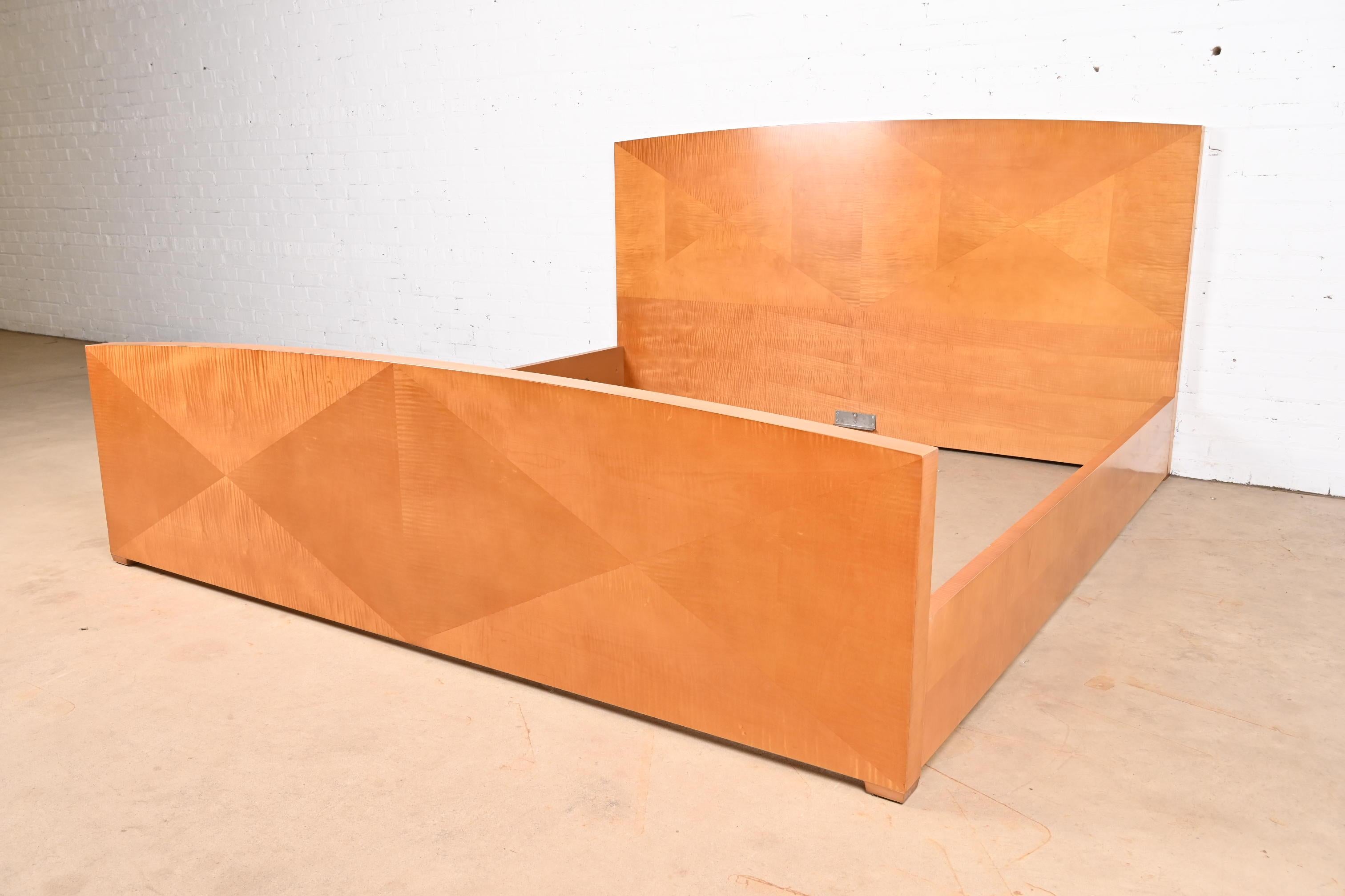 XX secolo Letto matrimoniale Baker Furniture Modern Art Deco Primavera Wood in vendita