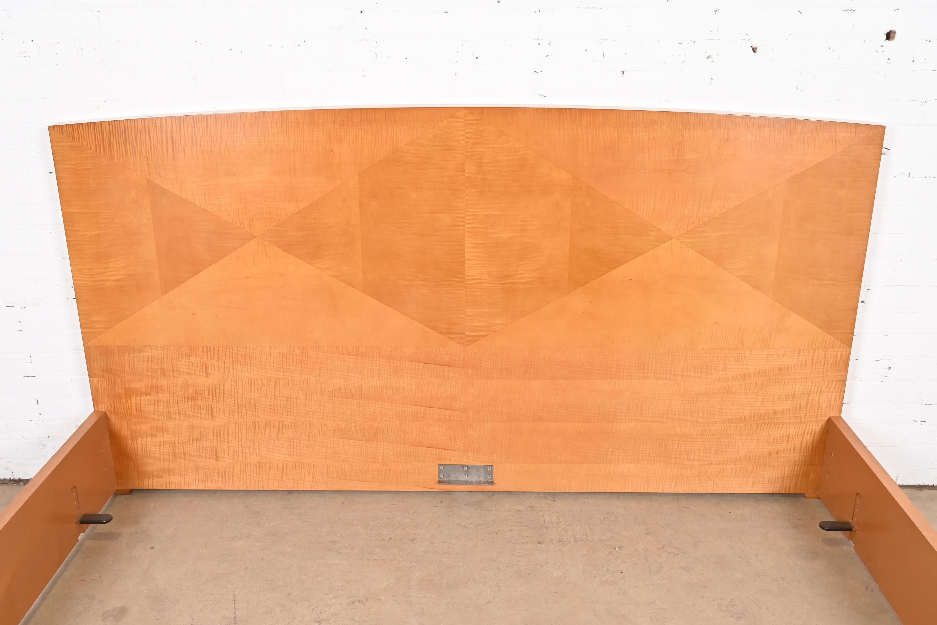 Letto matrimoniale Baker Furniture Modern Art Deco Primavera Wood in vendita 2