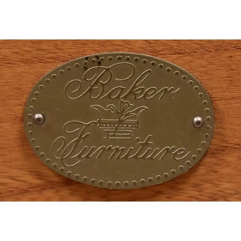 Meubles Baker Table de chevet ou table d'appoint en bois de ronce sculpturale Art déco moderne en vente 4