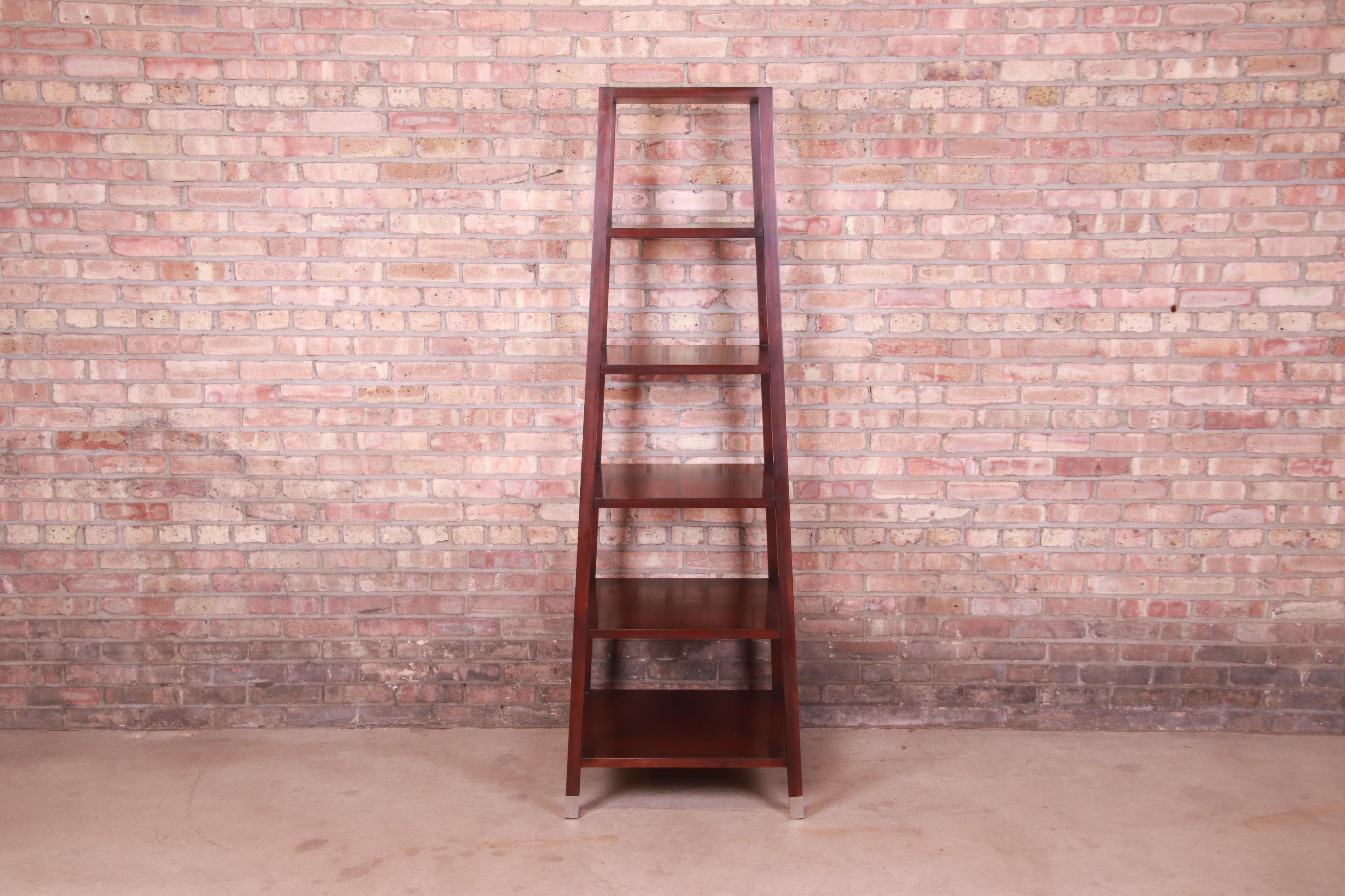 A gorgeous contemporary mahogany bookcase or etagere

By Baker Furniture

Circa Late 20th Century

Measures: 24