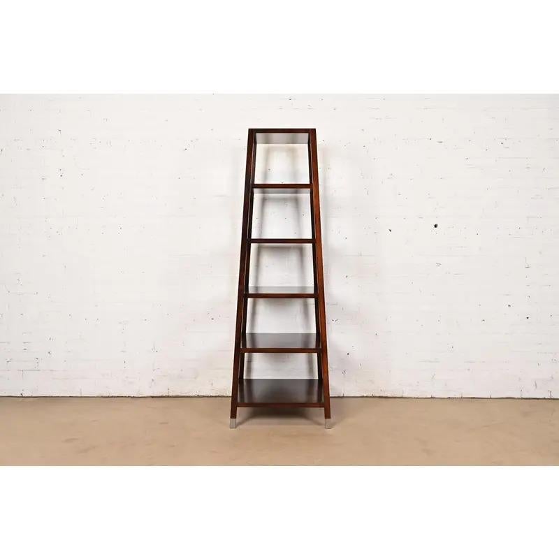 Italiano Etagere moderno in mogano di Baker Furniture in vendita