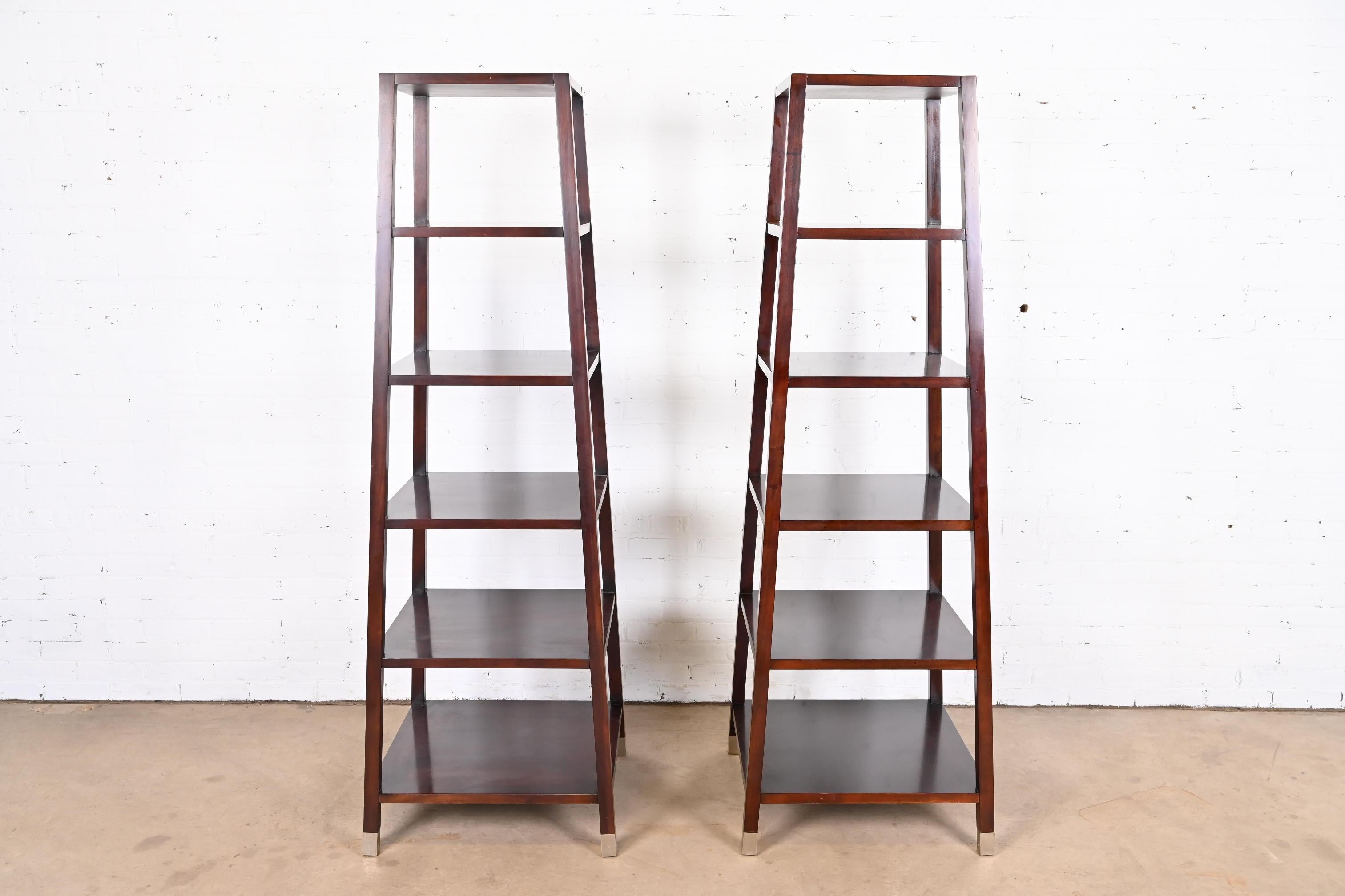 A gorgeous pair of contemporary mahogany bookcases or etageres

By Baker Furniture

Circa late 20th century

Measures: 24