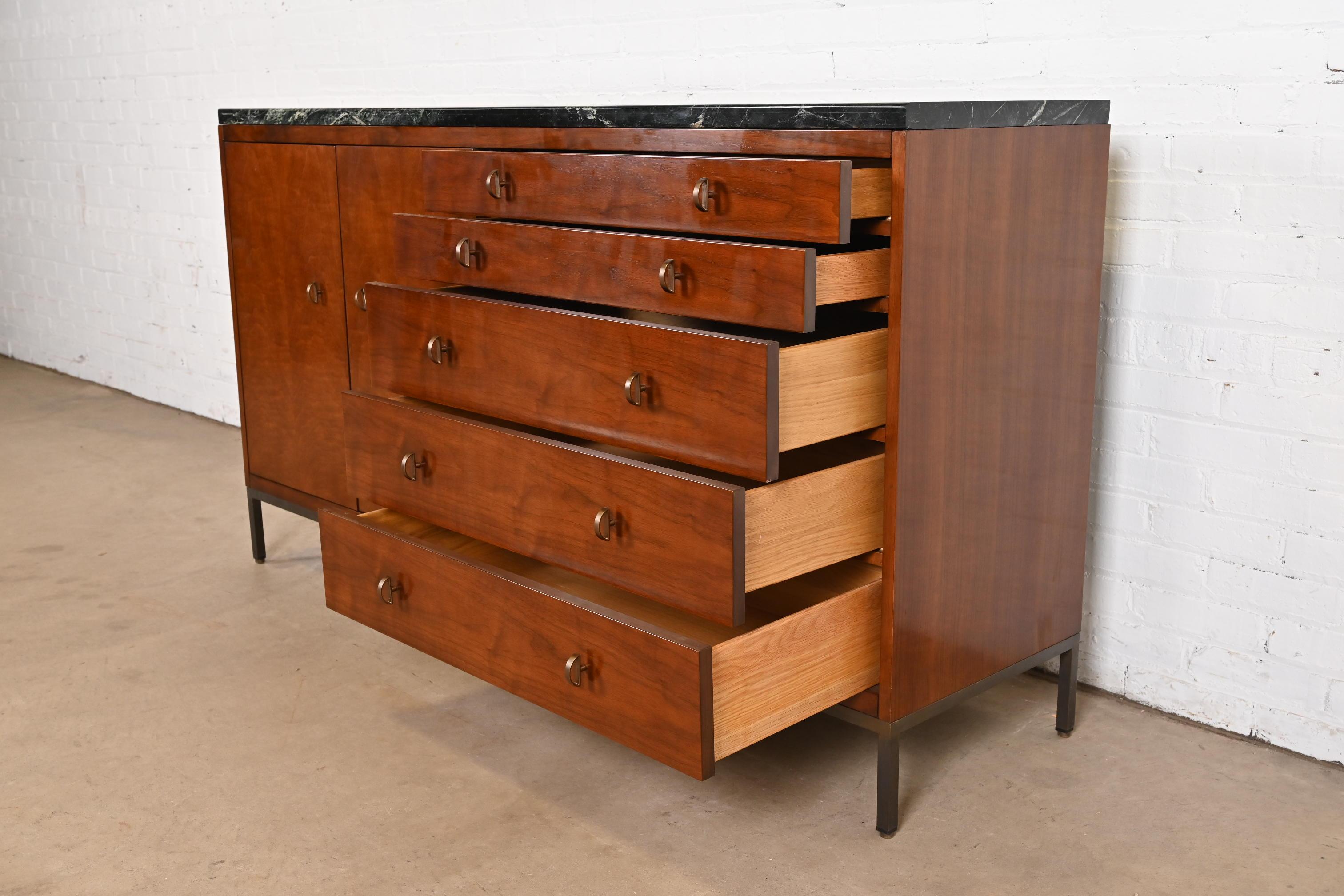 20ième siècle Buffet ou meuble de bar moderne avec plateau en marbre Baker Furniture