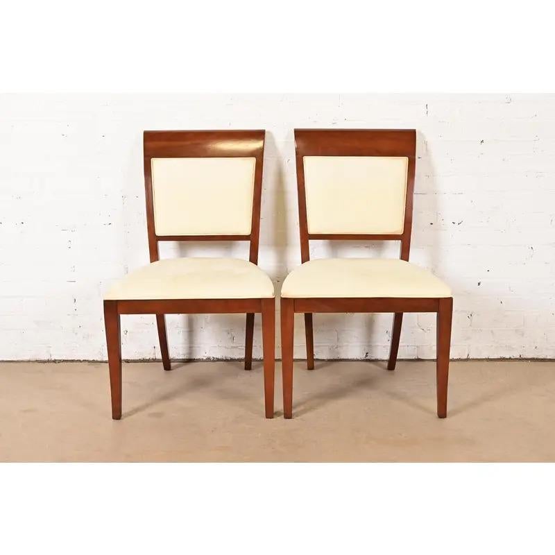 Americano Baker Furniture - Sedie da pranzo moderne in legno di ciliegio Regency, coppia in vendita
