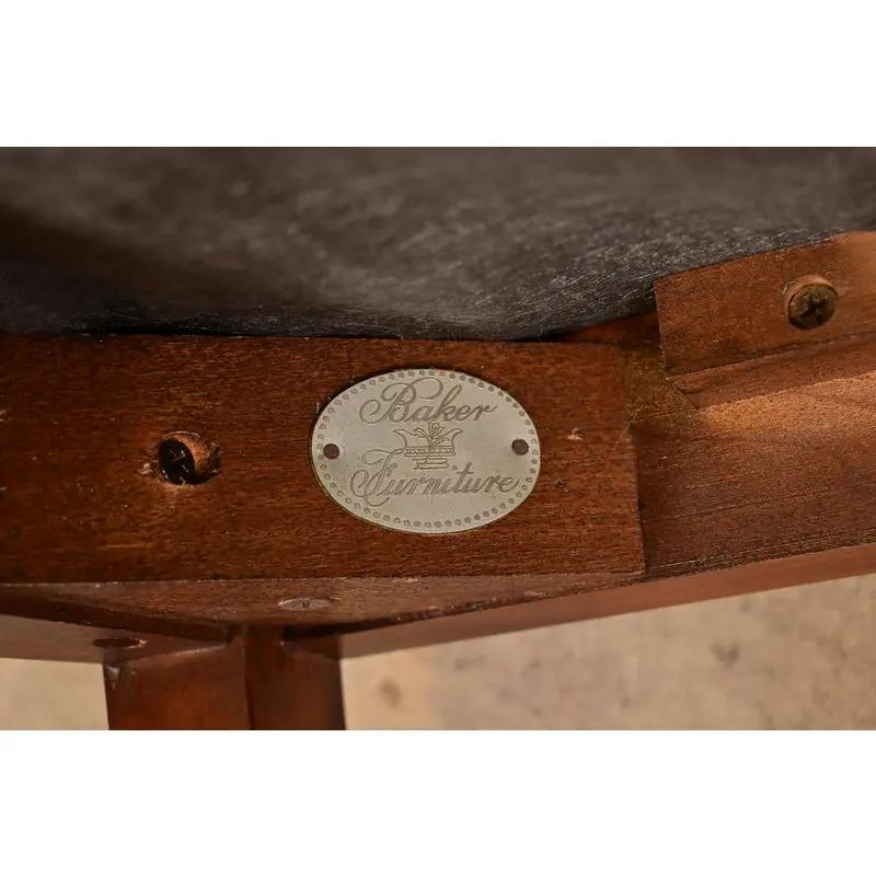 Poltrone imbottite in legno di ciliegio Baker Furniture Modern Regency, Coppia in vendita 5