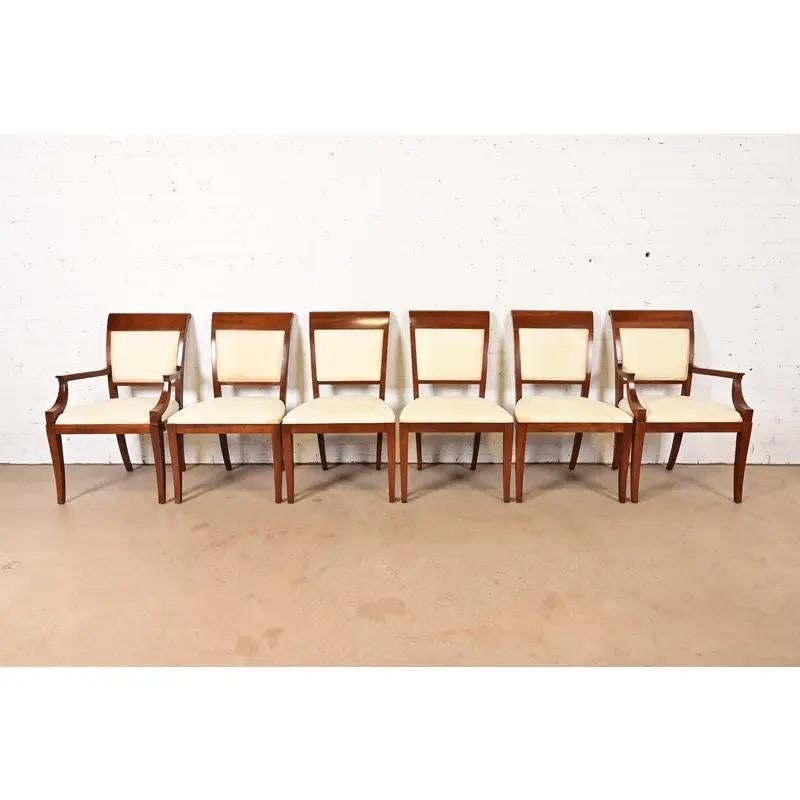 Americano Set di sei sedie da pranzo imbottite in legno di ciliegio di Baker Furniture Modern Regency in vendita
