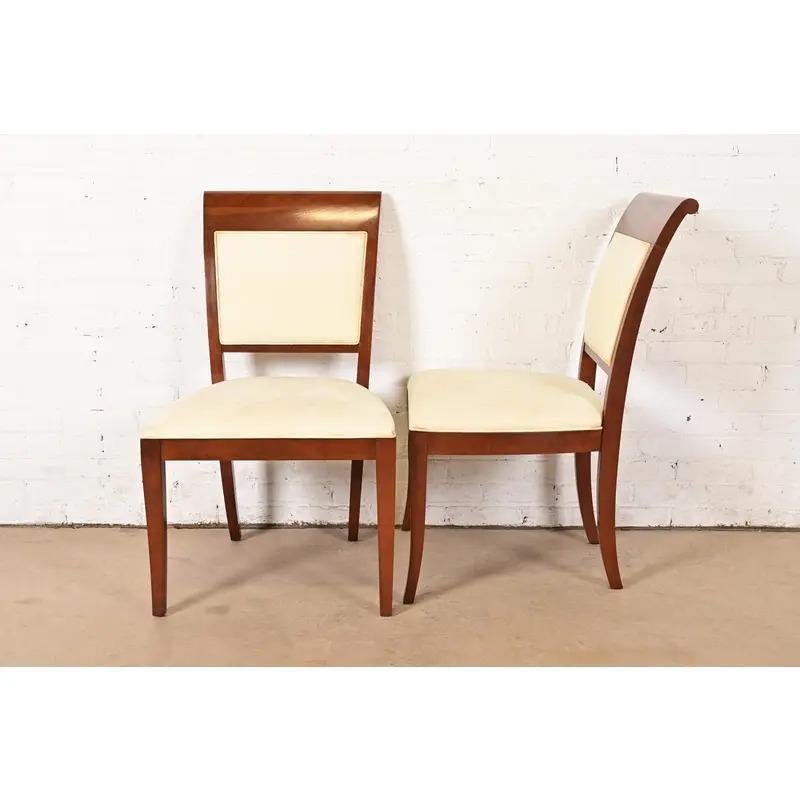 Set di sei sedie da pranzo imbottite in legno di ciliegio di Baker Furniture Modern Regency in vendita 1