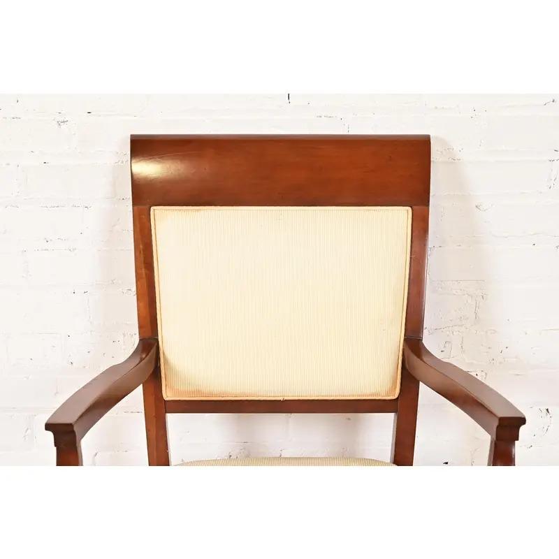 Set di sei sedie da pranzo imbottite in legno di ciliegio di Baker Furniture Modern Regency in vendita 2