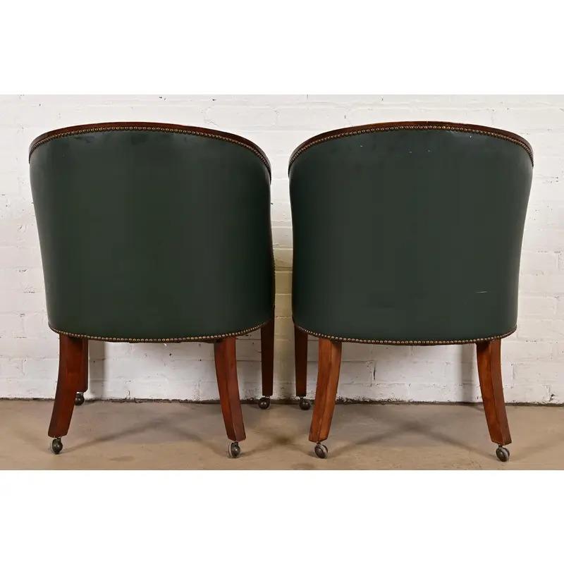 Baker Furniture Modern Regency Chaises longues en cuir rembourrées, paire en vente 6