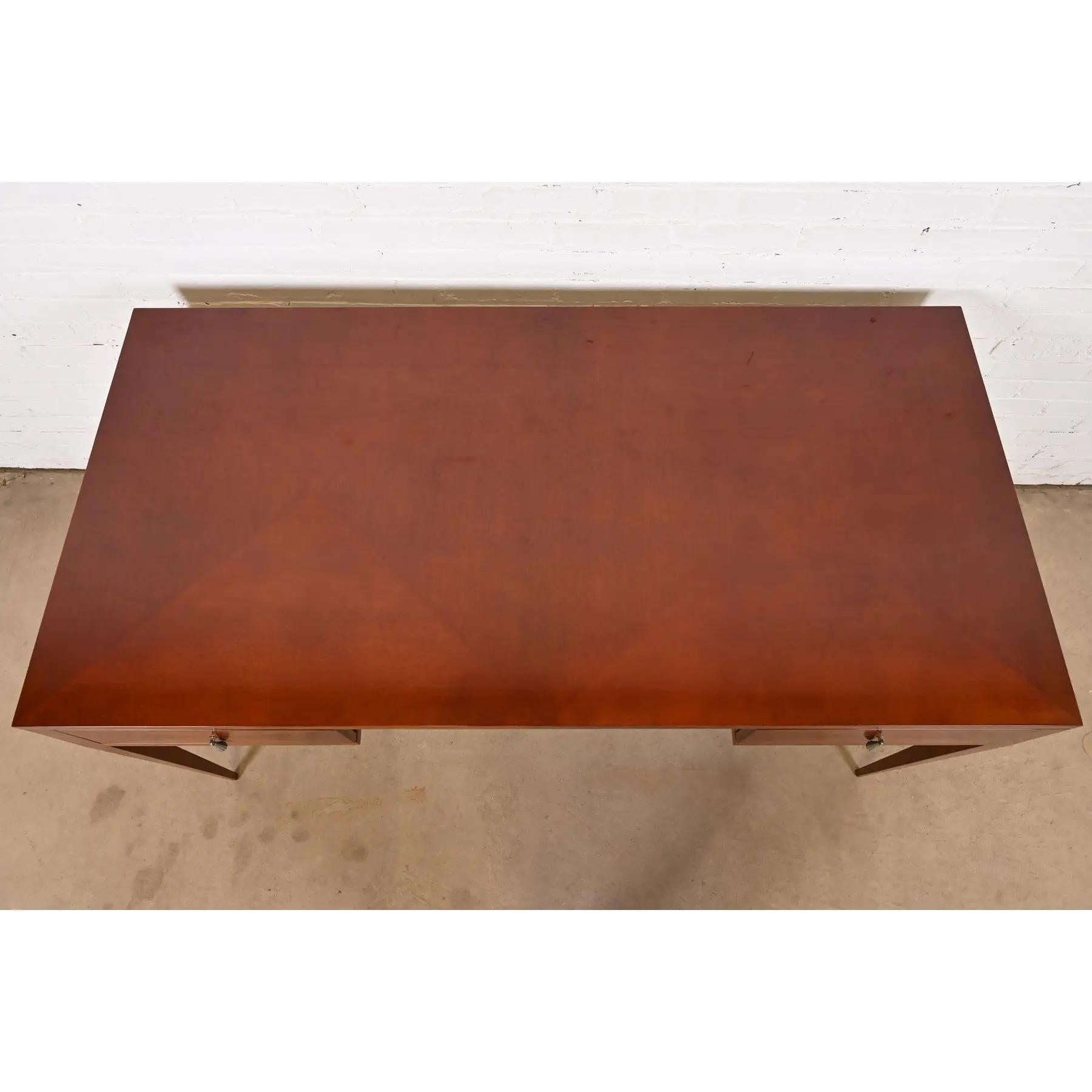Baker Furniture Moderner Regency Schreibtisch oder Bureau Plat Schreibtisch im Angebot 4