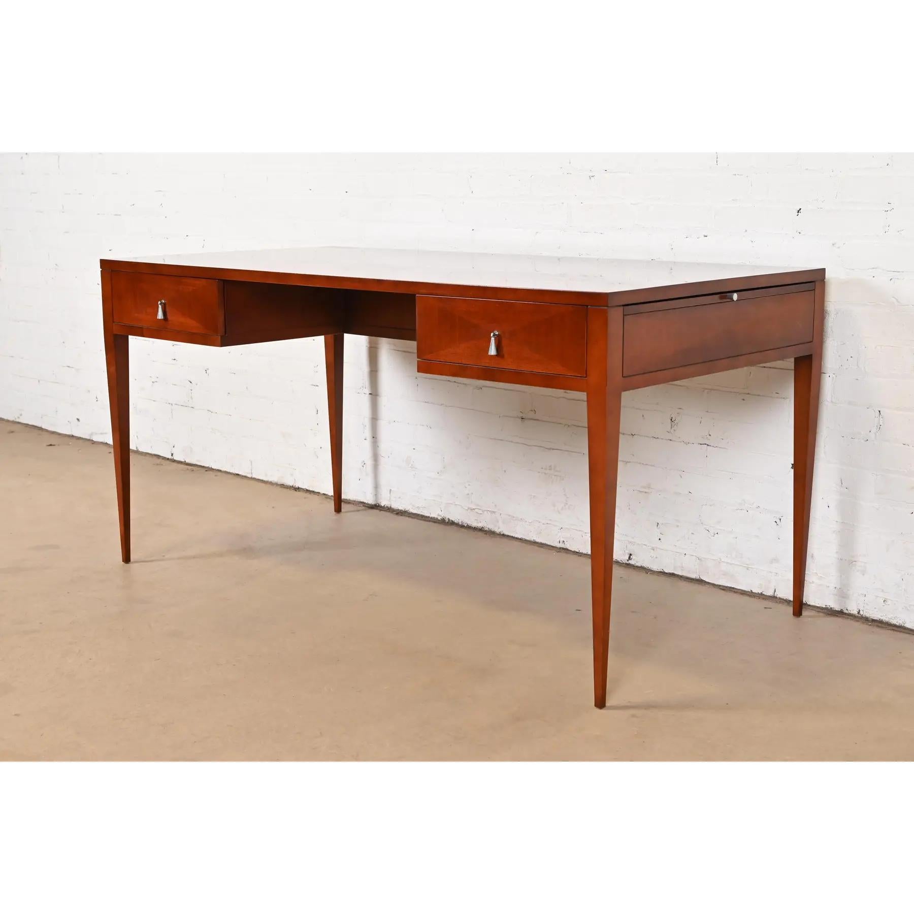 Ein außergewöhnliches modernes Schreibpult im Regency-Stil oder ein Bureau-Plateau

Von Michael Vanderbyl für Baker Furniture, 