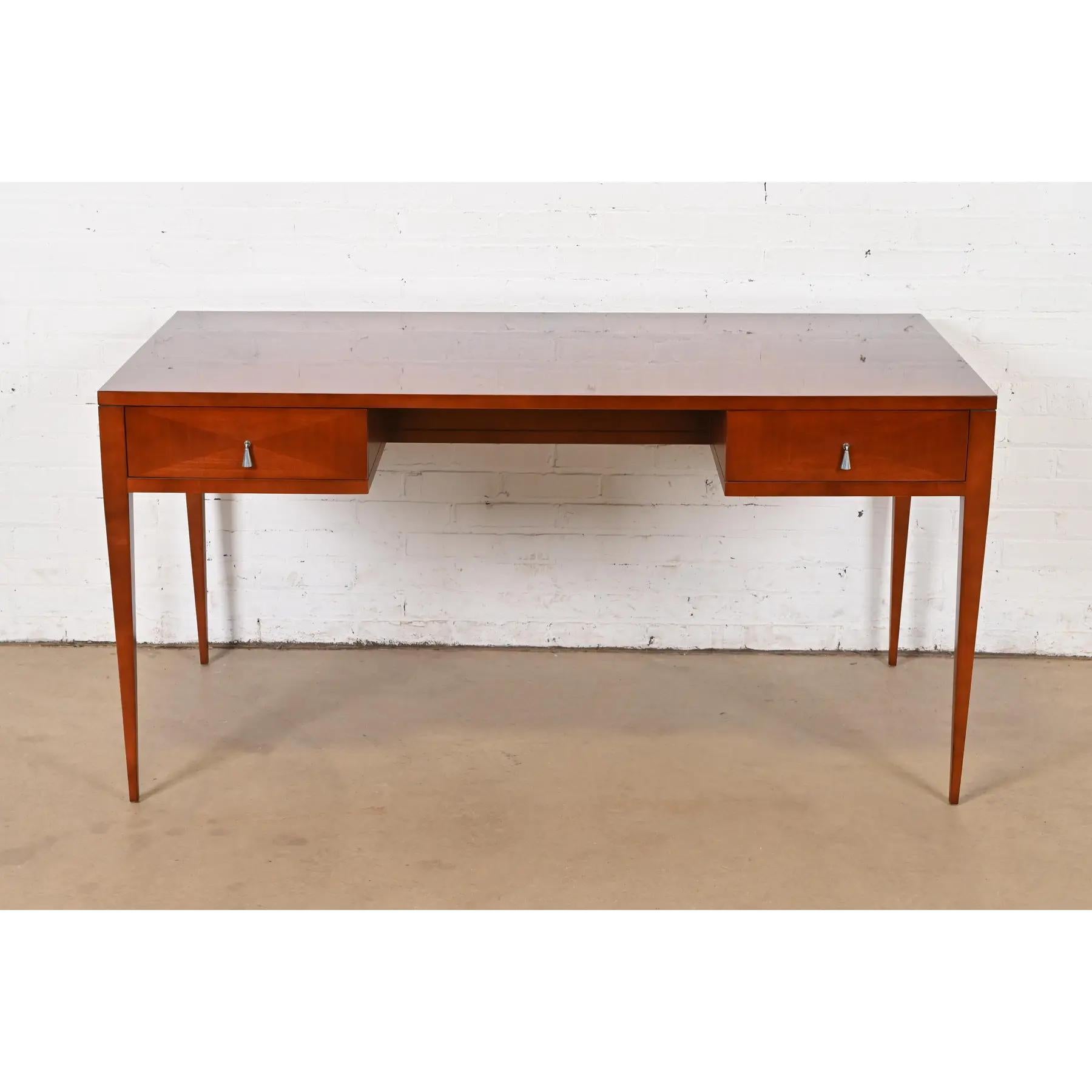 Baker Furniture Moderner Regency Schreibtisch oder Bureau Plat Schreibtisch (amerikanisch) im Angebot