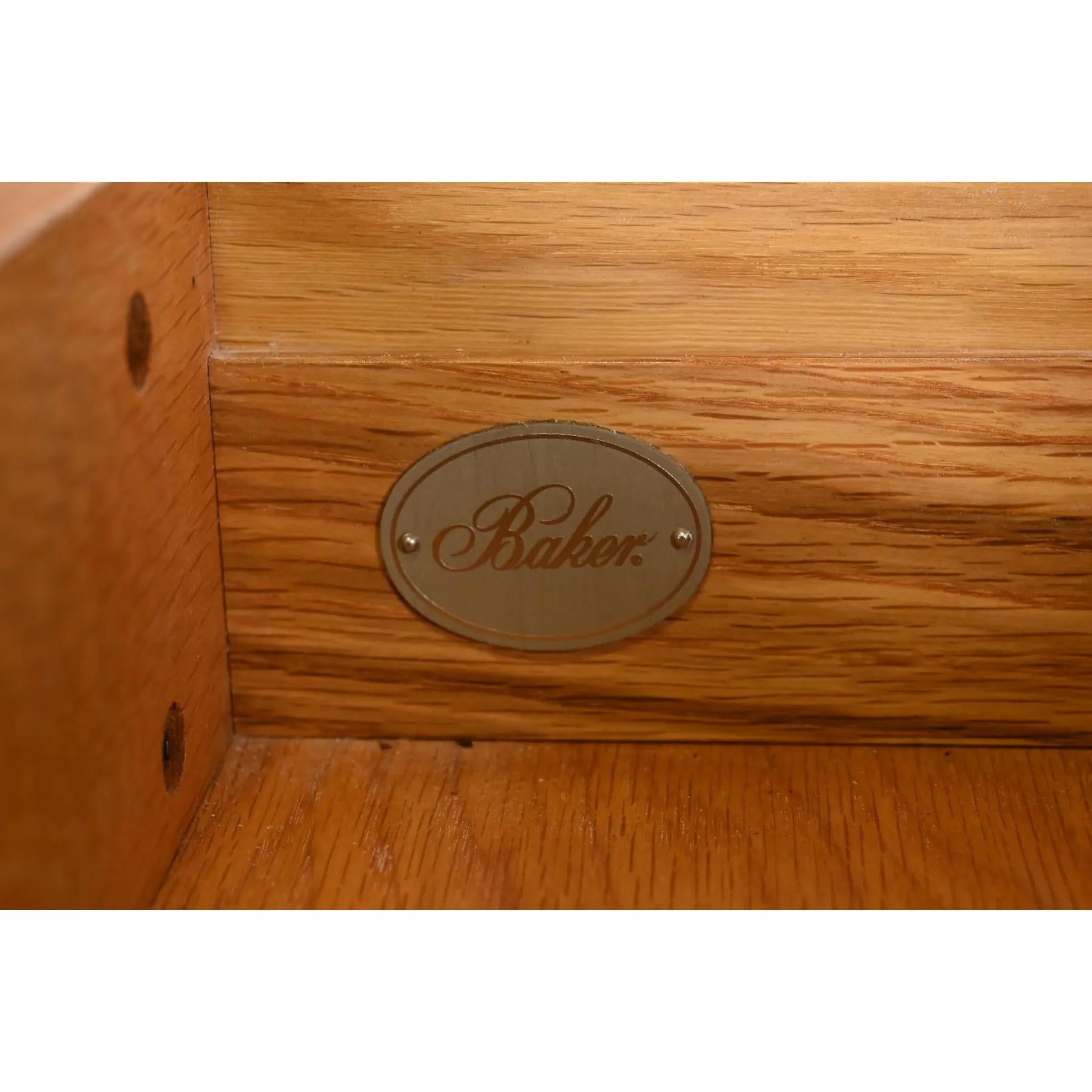 Baker Furniture Moderner Regency Schreibtisch oder Bureau Plat Schreibtisch im Angebot 3