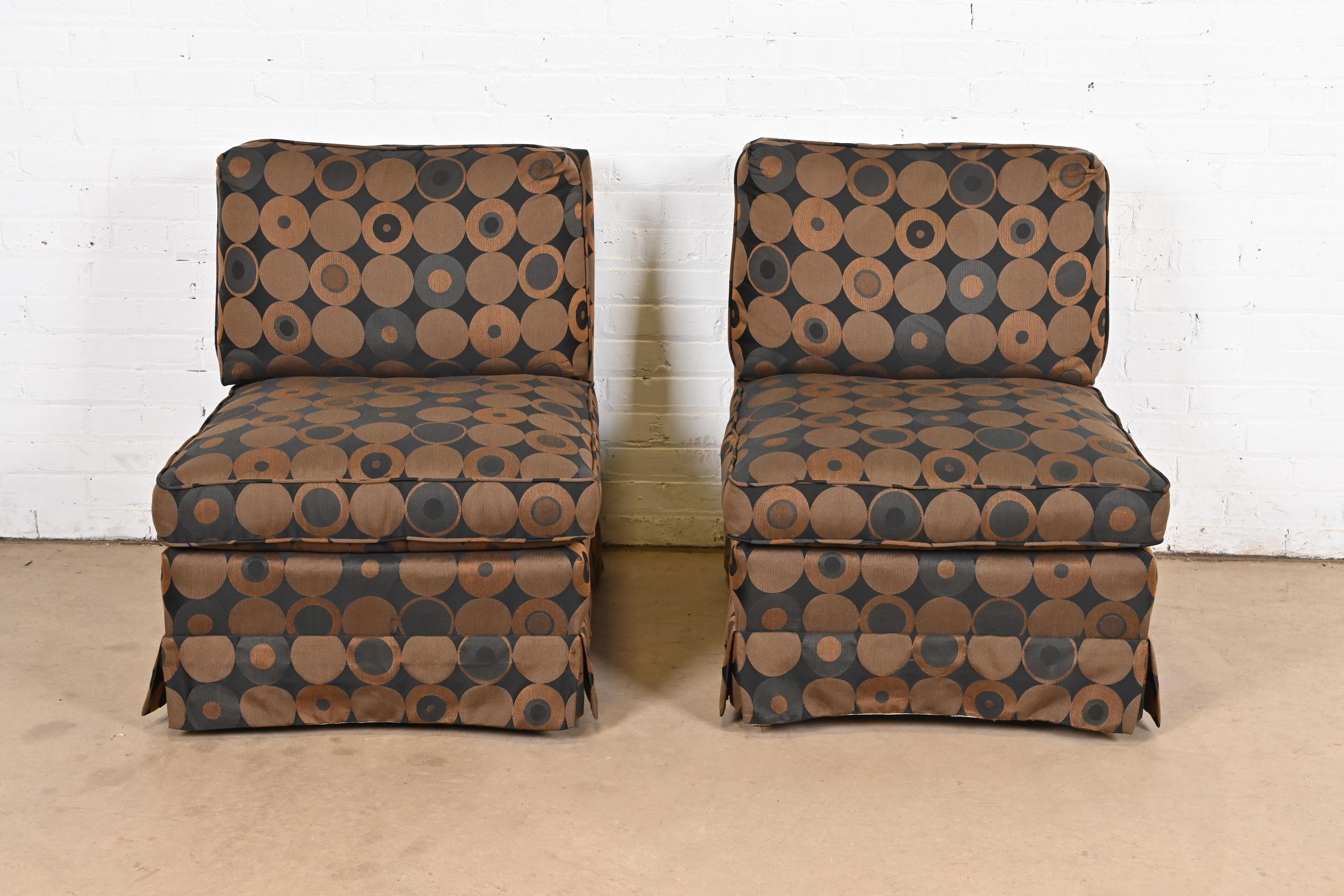 Fine XX secolo Baker Furniture Sedie da salotto moderne senza braccioli imbottite con ottomana in vendita