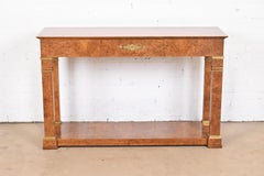 Tavolo da console o da divano in legno di radica e ottone montato di Baker Furniture in stile neoclassico