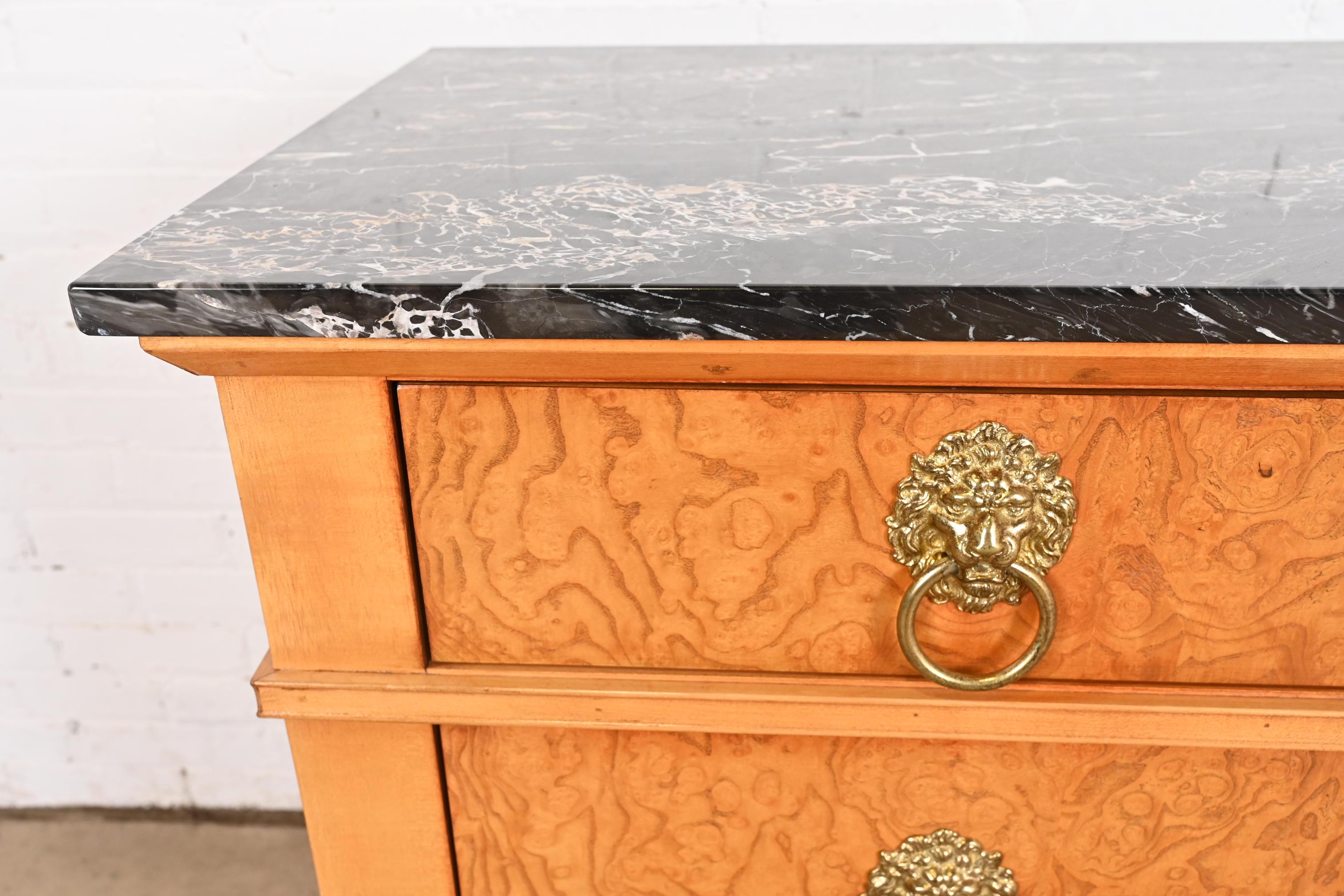 Cassettiera Neoclassica in Wood Wood con piano in marmo di Baker Furniture in vendita 1