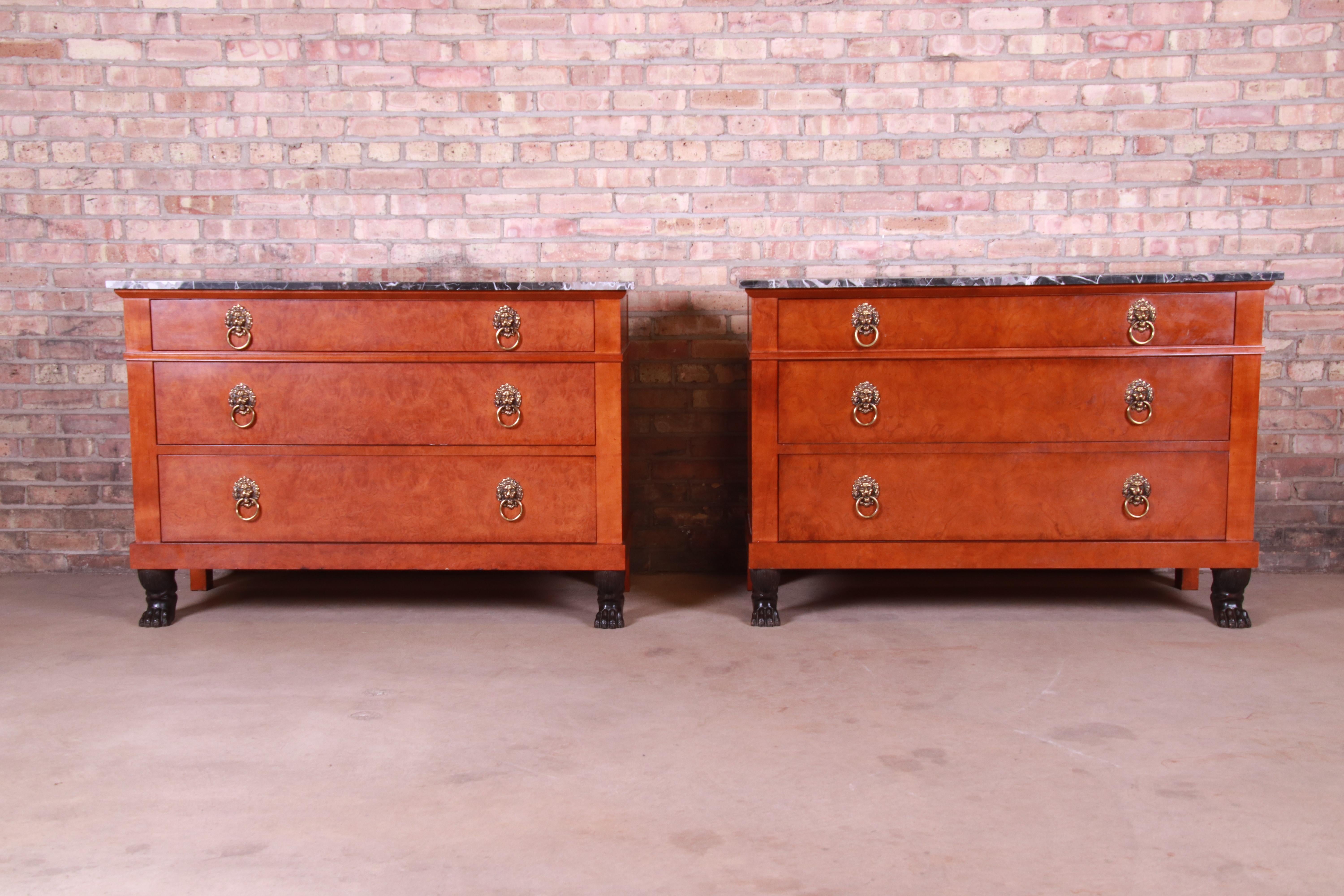 An exceptional pair of neoclassical style commodes, bachelor chests, or bedside tables.

Procured from the historic Waldorf Astoria Hotel in New York City

By Baker Furniture

USA, 20th century

Burl wood, with original lion head brass