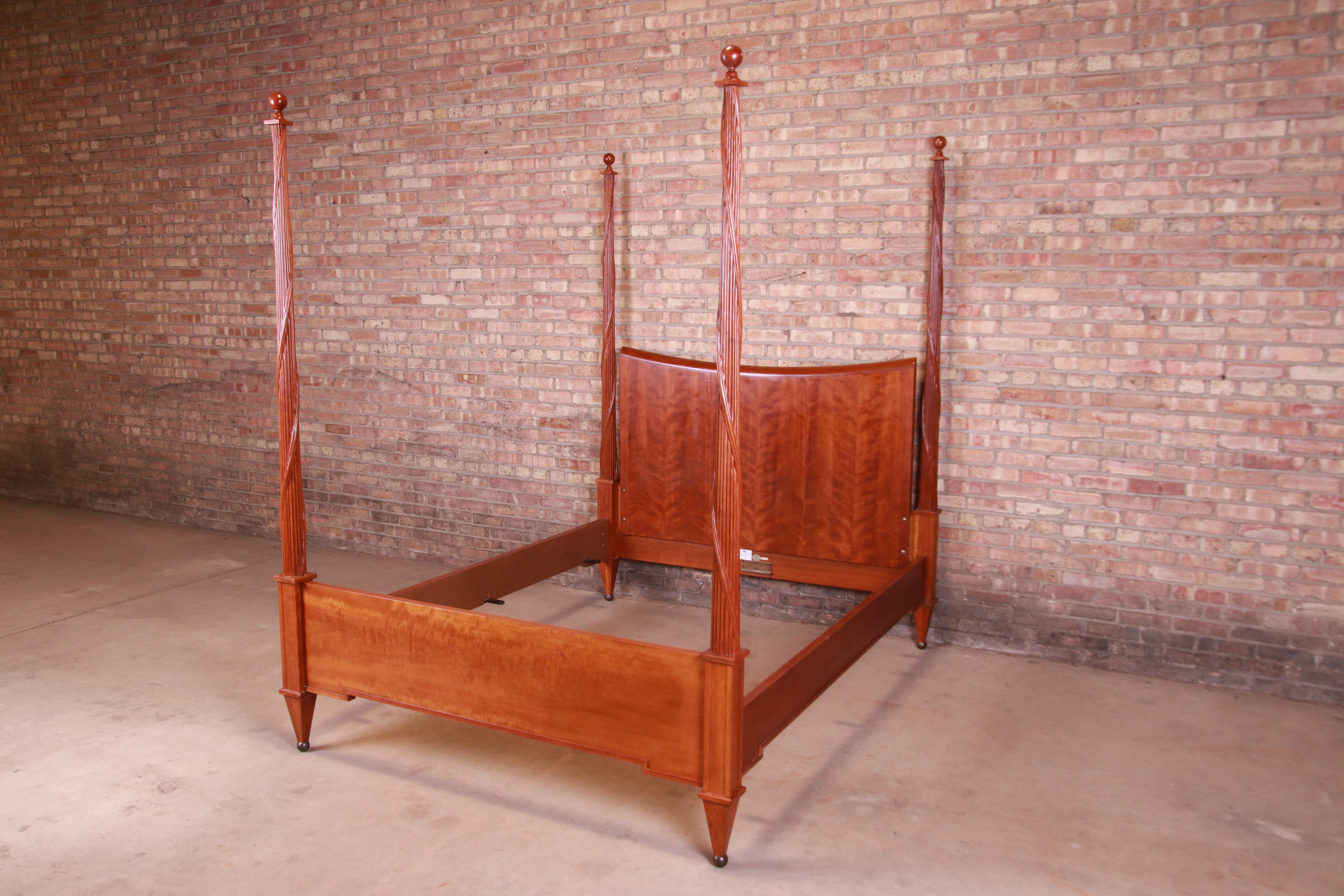 A gorgeous neoclassical style carved cherrywood four poster queen size bed

By Baker Furniture

USA, late 20th century

Measures: 66.75