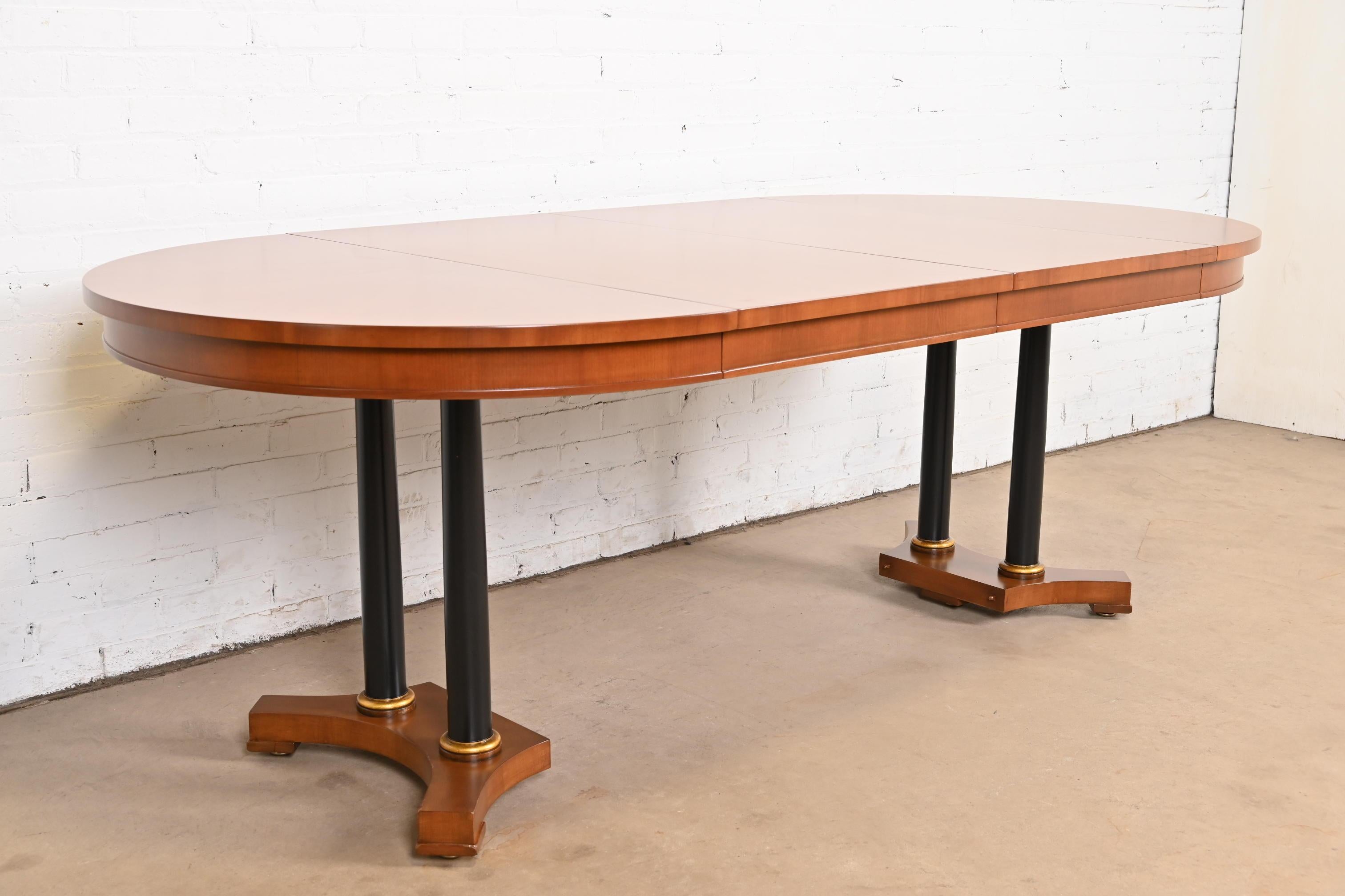 Mueble Baker Mesa Neoclásica con Pedestal de Madera de Cerezo y Parcela Ebonizada Estadounidense en venta