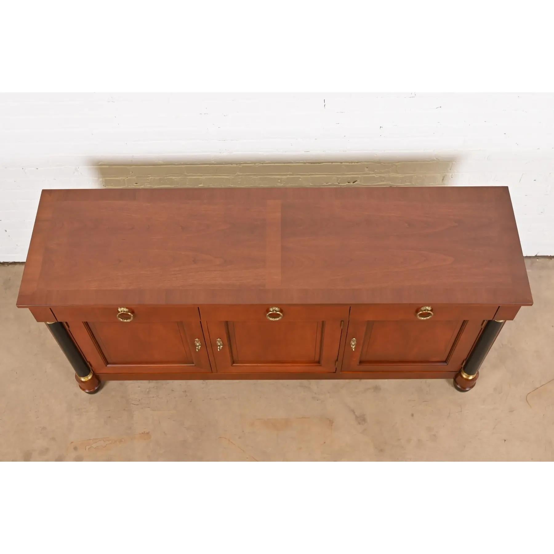 Baker Furniture Neoklassische Anrichte aus Kirschholz und Paket Ebonisiert Anrichte im Angebot 4
