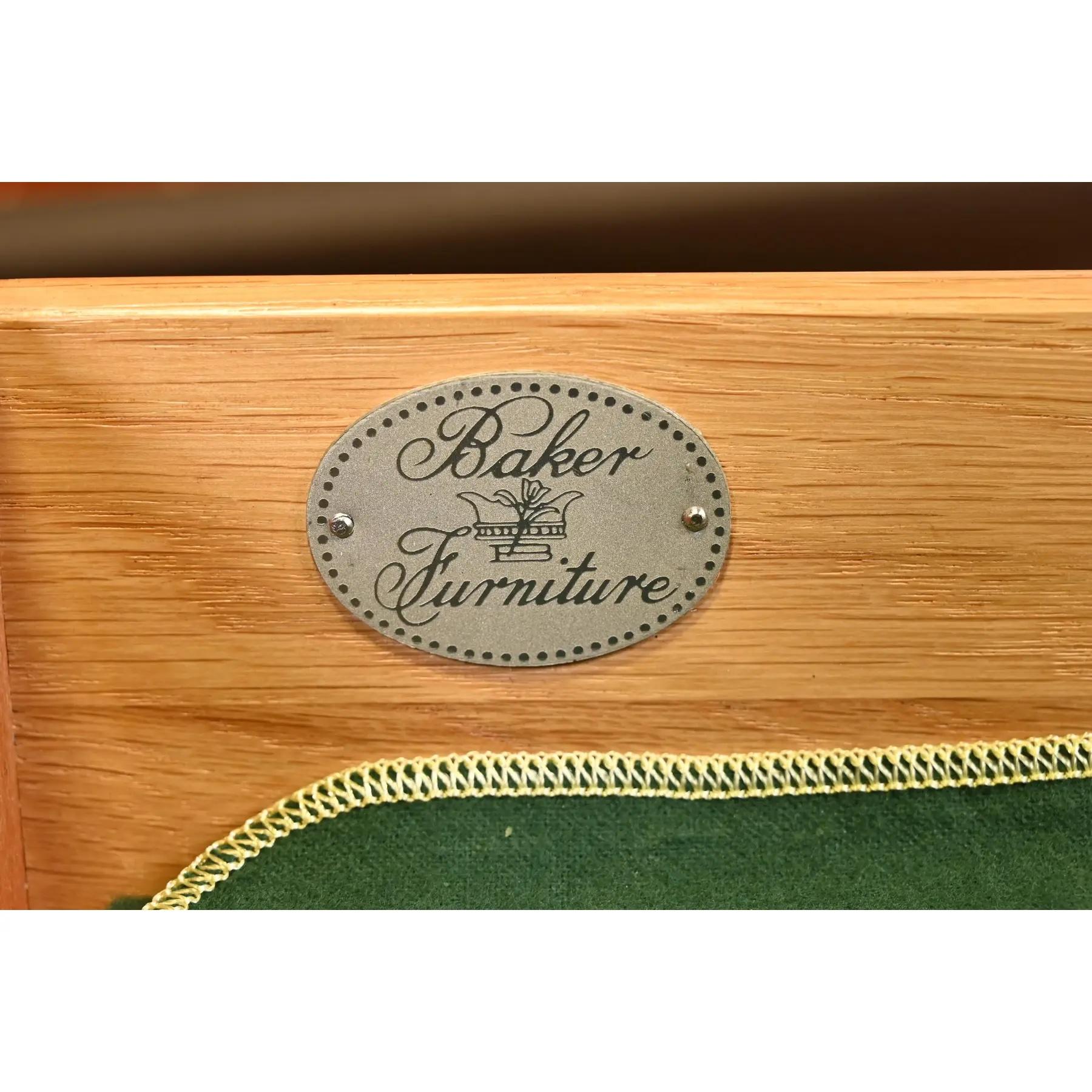 Baker Furniture Neoklassische Anrichte aus Kirschholz und Paket Ebonisiert Anrichte im Angebot 2