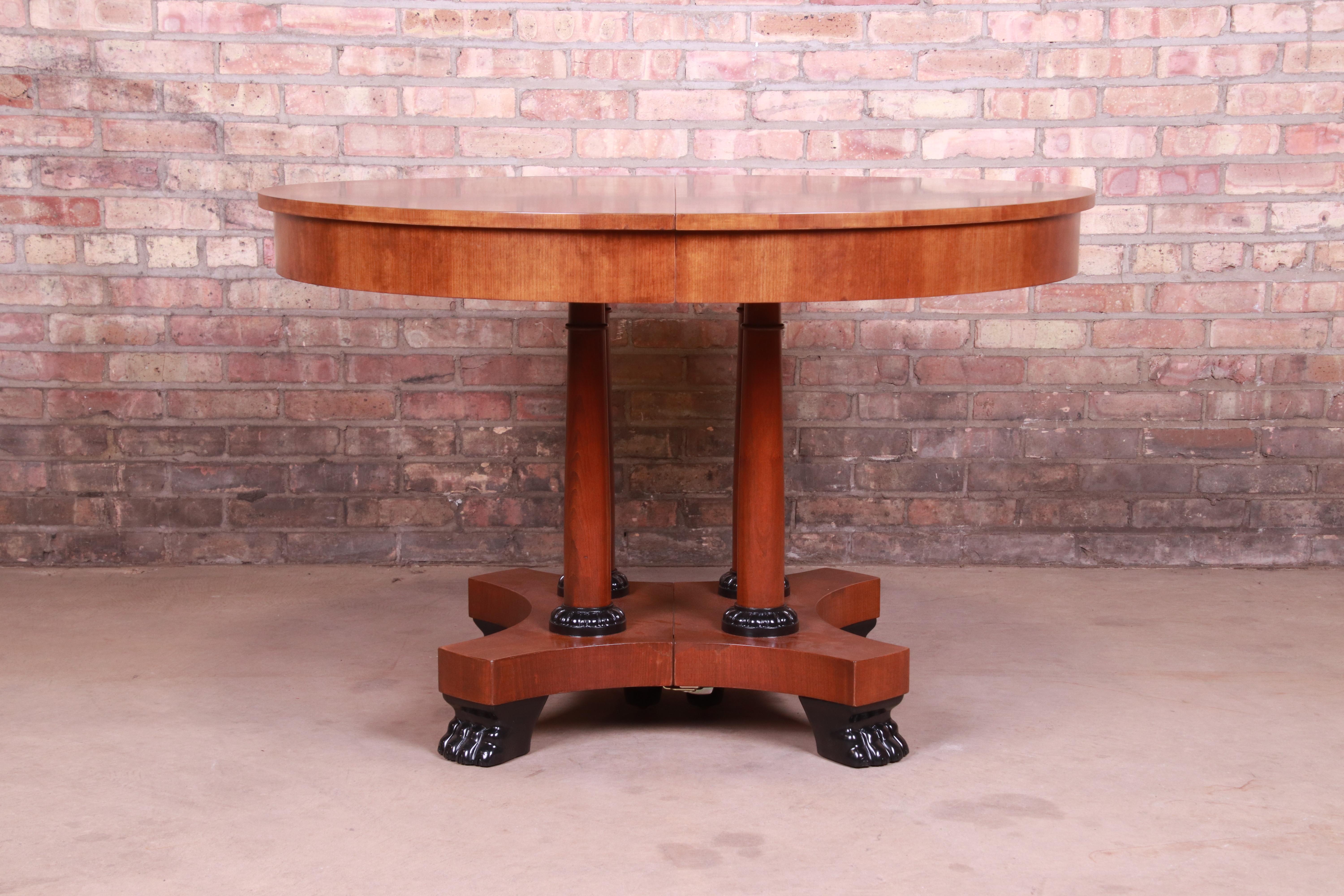 An exceptional neoclassical style extension dining table

By Baker Furniture 