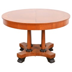 Baker Furniture Mesa de Comedor Neoclásica con Pedestal de Madera de Cerezo, Recién Acabada